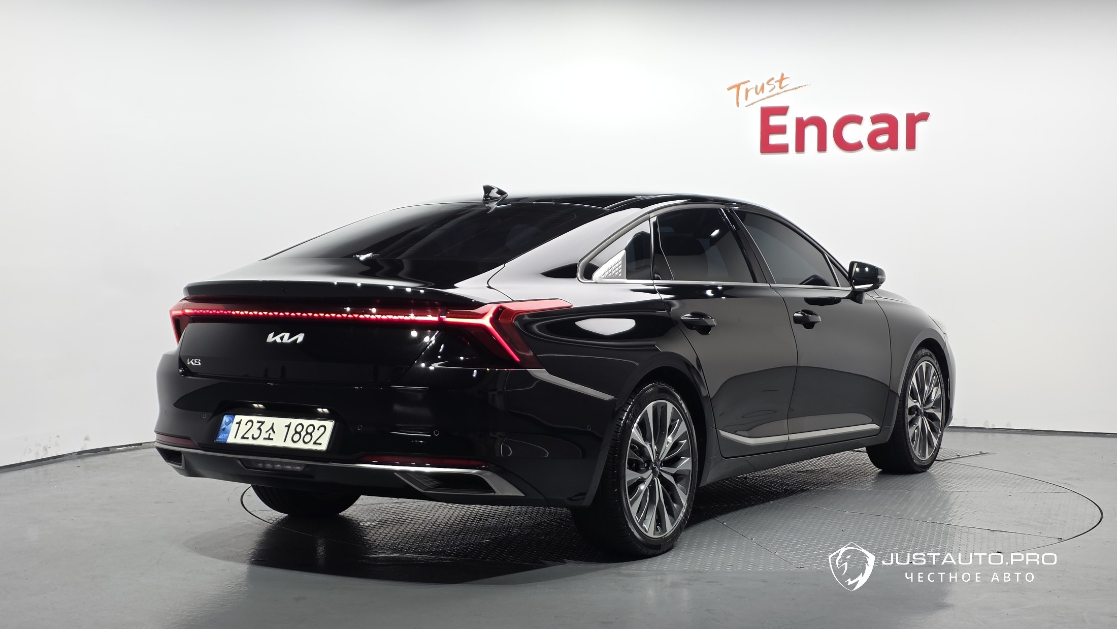 Автомобиль Kia K8