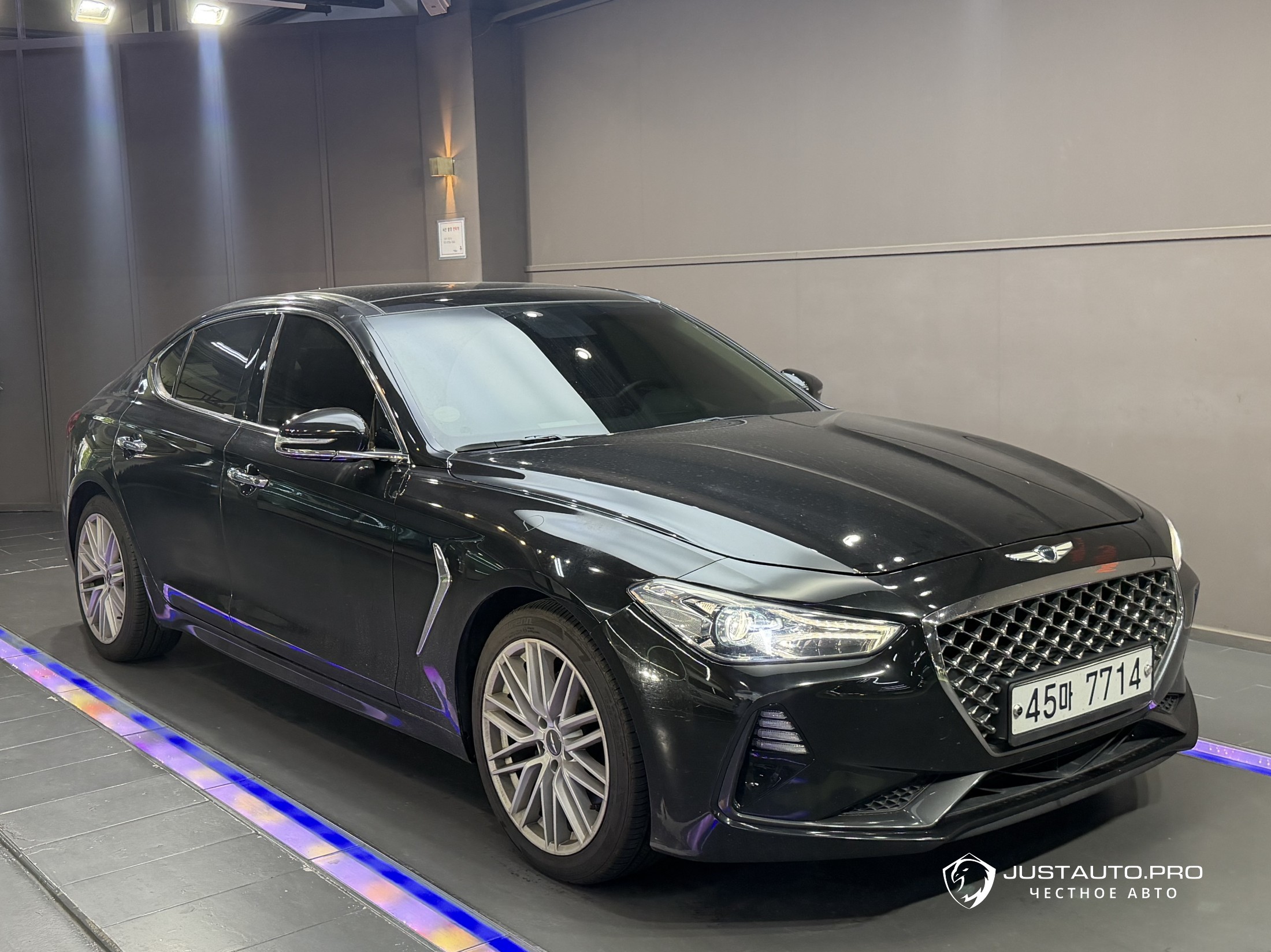 Автомобиль Genesis G70