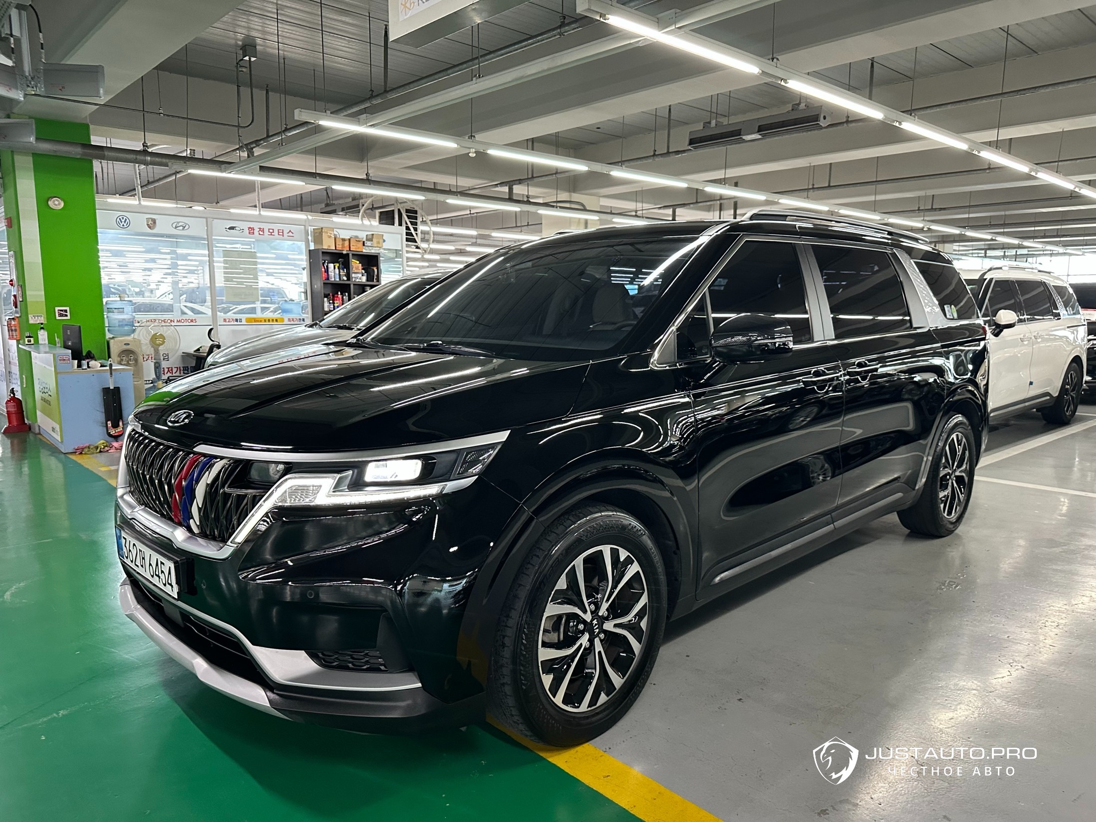 Автомобиль Kia Canival