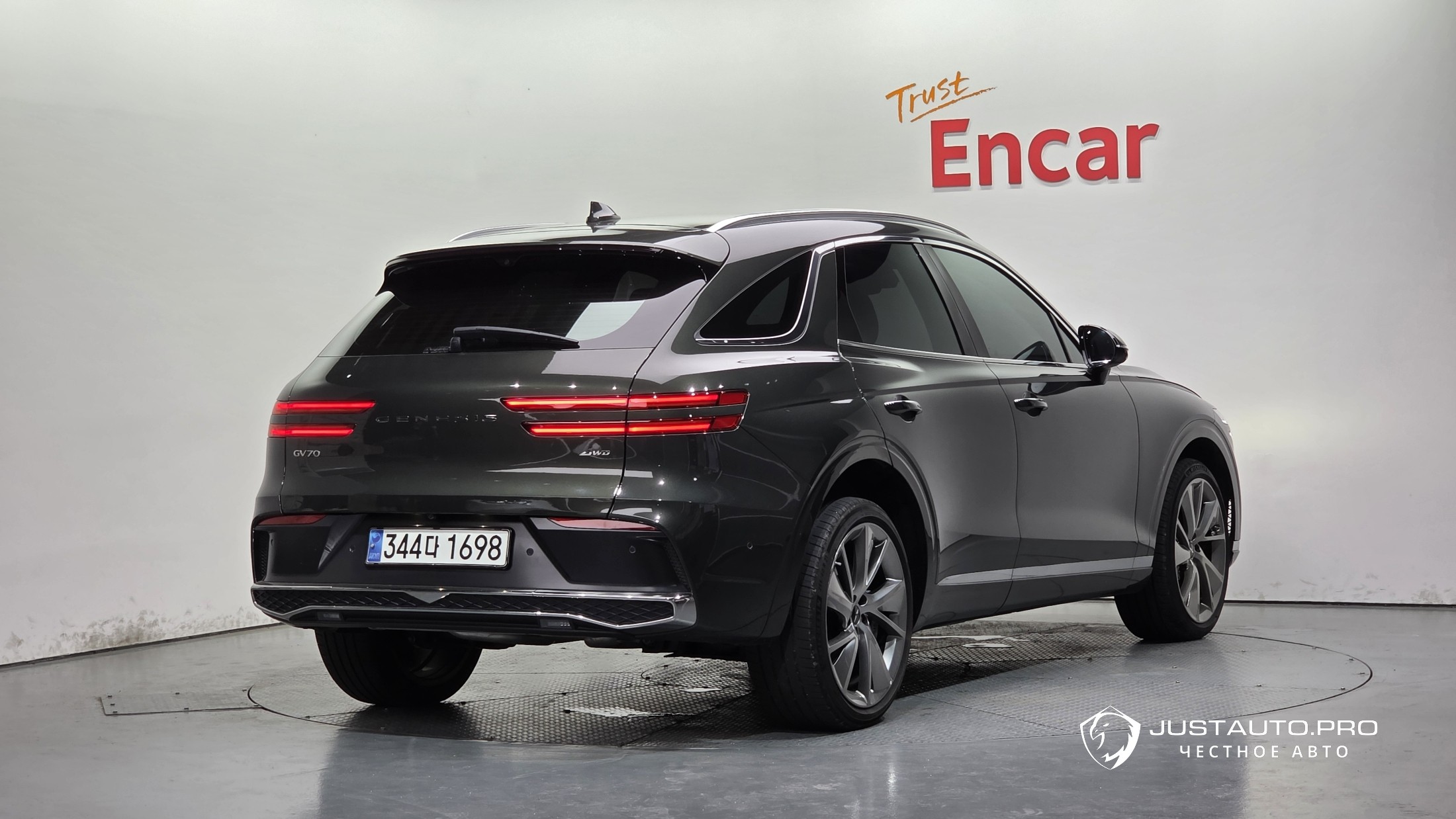 Автомобиль Genesis GV70