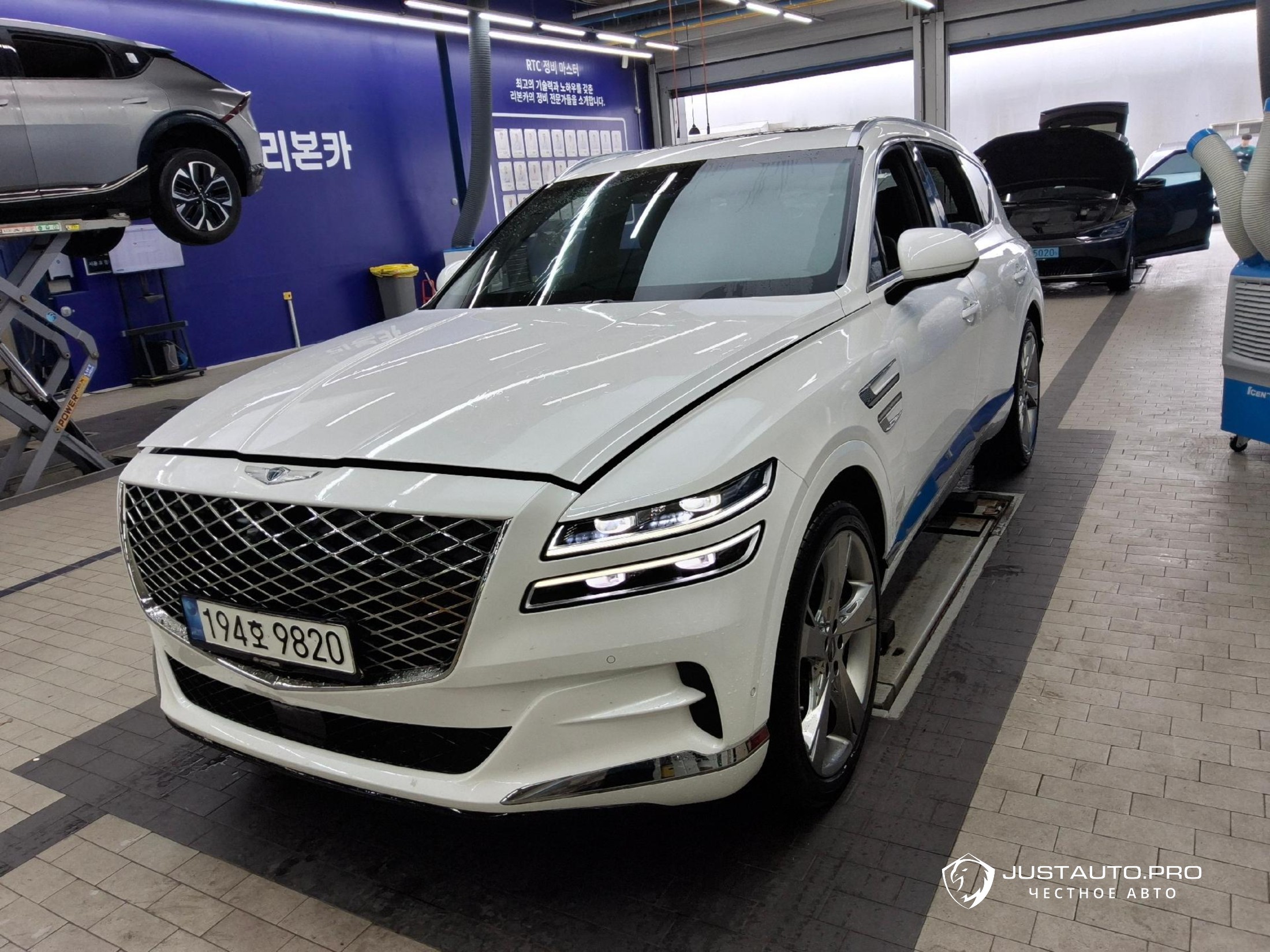 Автомобиль Genesis GV80
