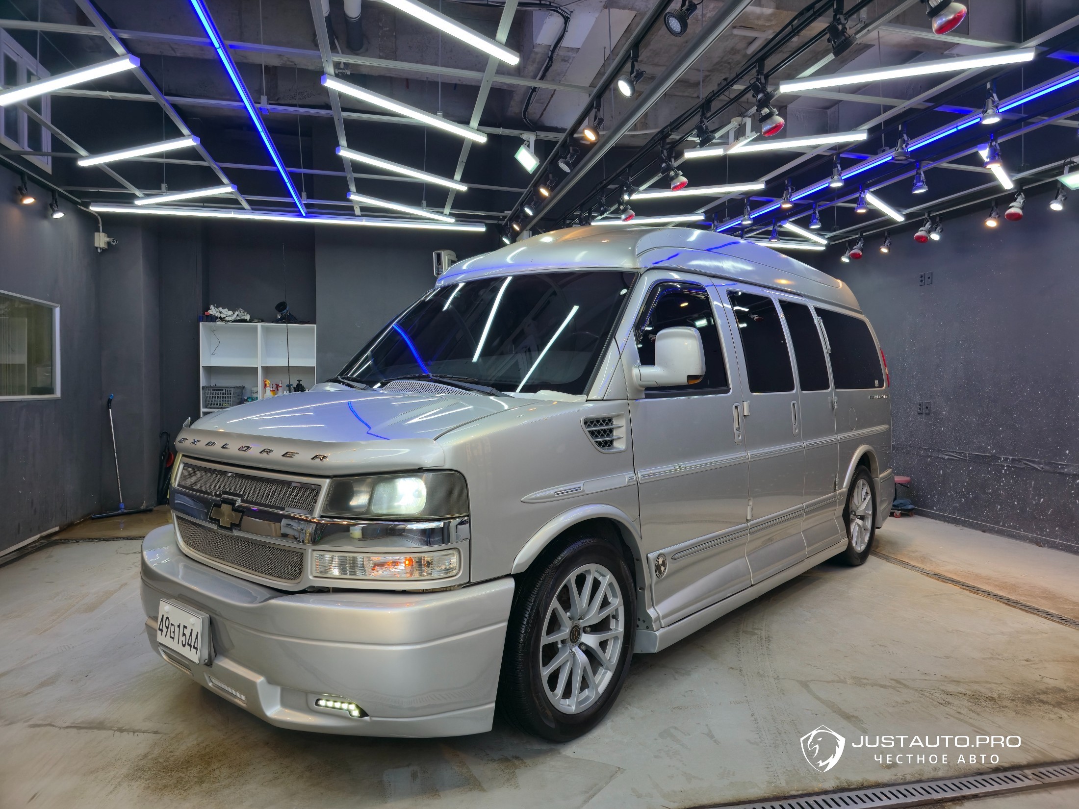 Автомобиль Chevrolet Express Van