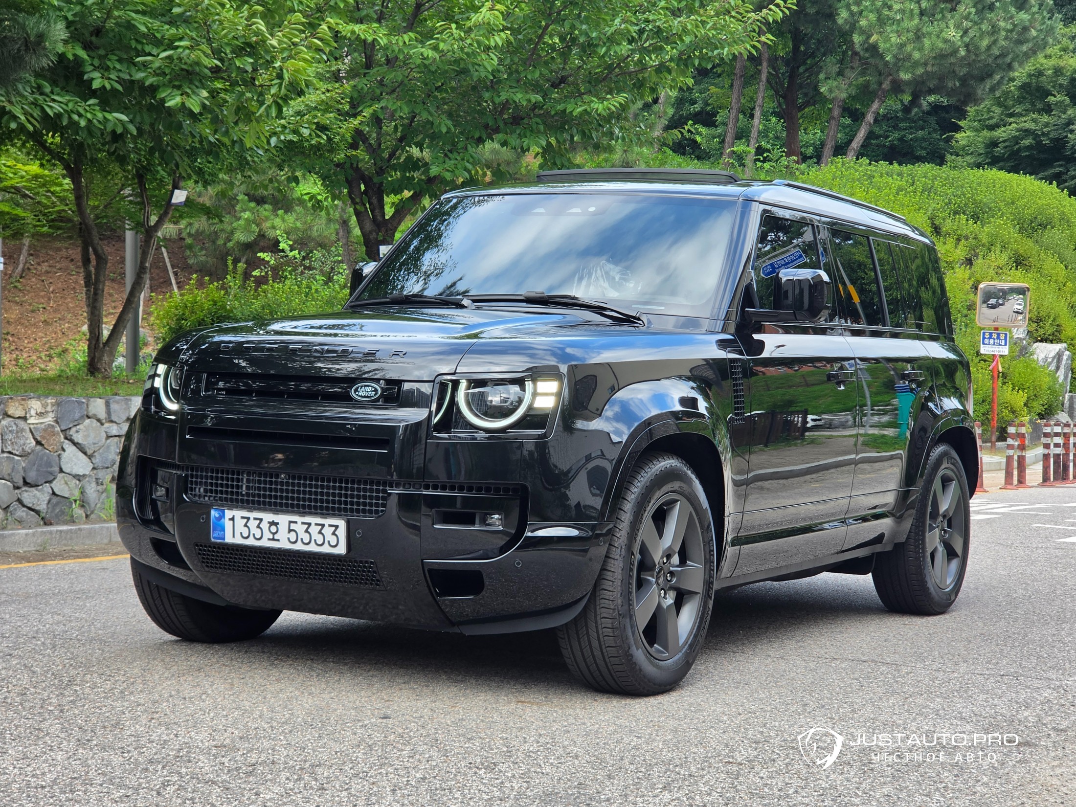 Автомобиль Land Rover Defender
