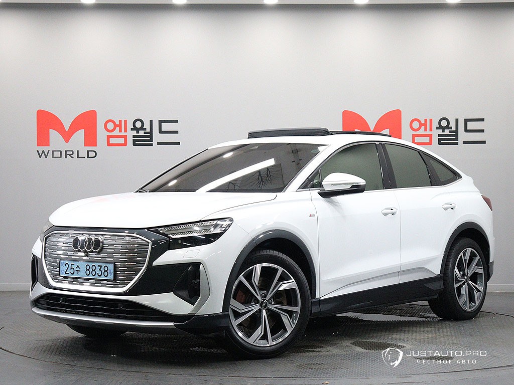 Автомобиль Audi Q4 e-tron