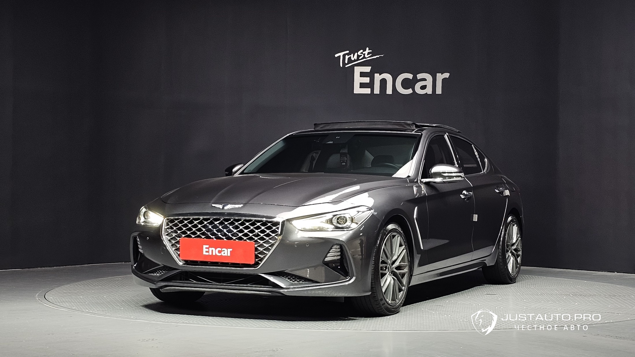 Автомобиль Genesis G70