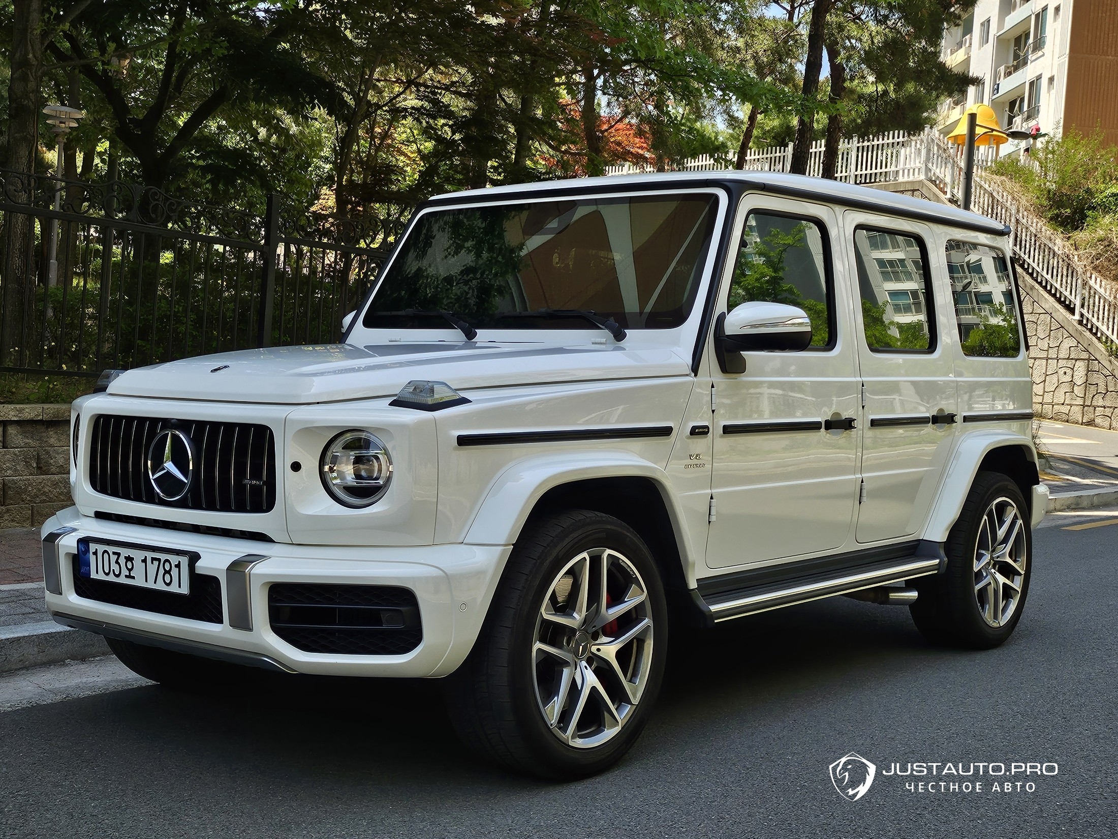 Автомобиль Mercedes-Benz G-Class