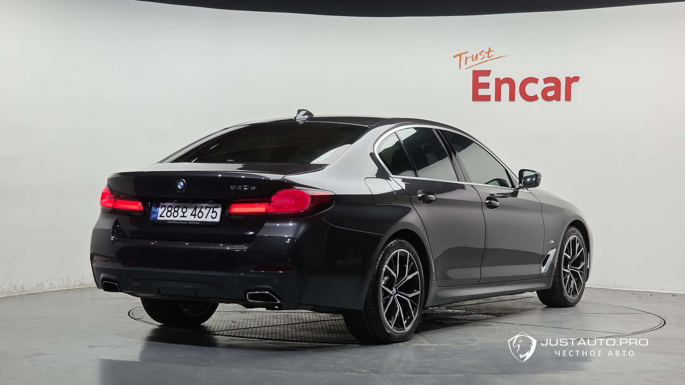 Автомобиль BMW 5-Series