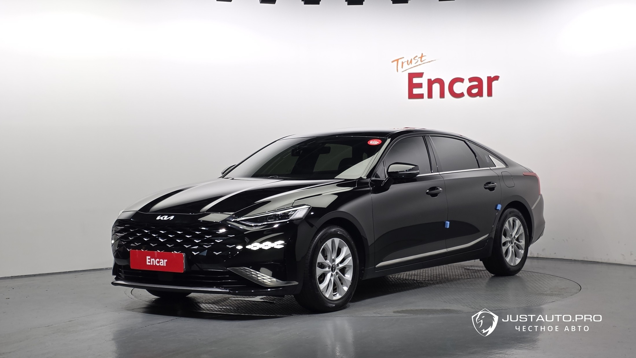 Автомобиль Kia K8