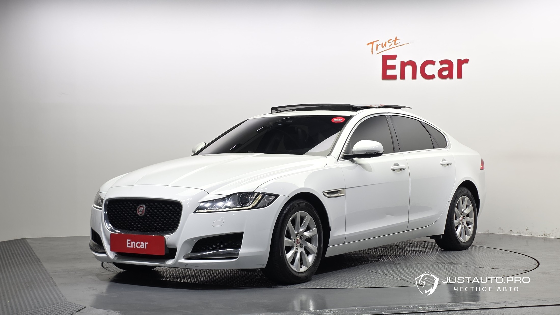 Автомобиль Jaguar XF