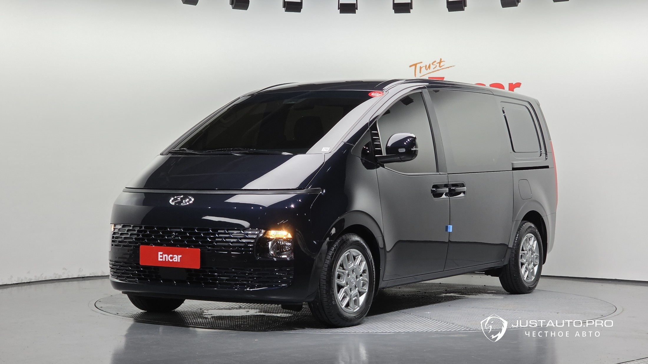 Автомобиль Hyundai Staria