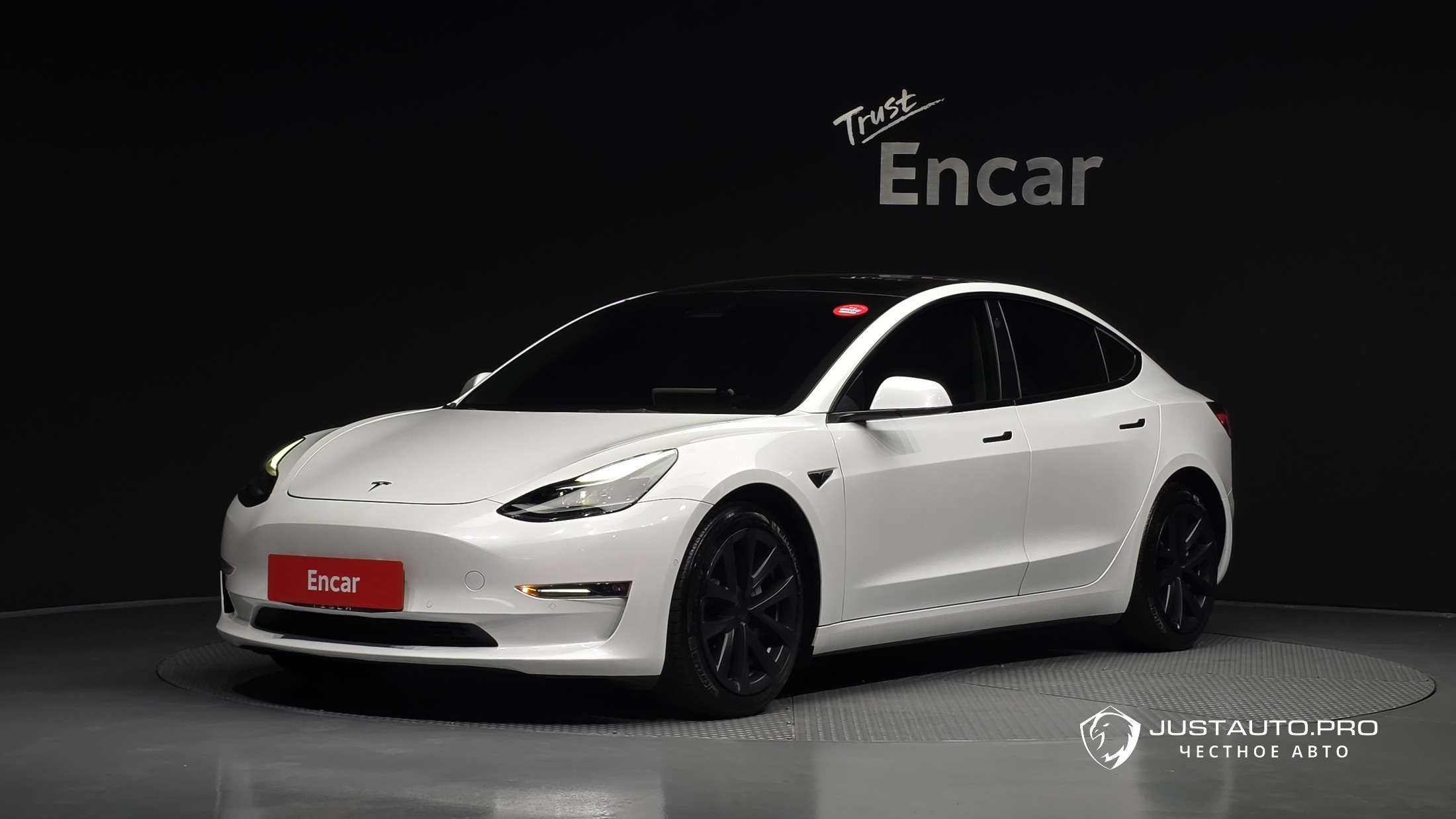 Автомобиль Tesla Model 3