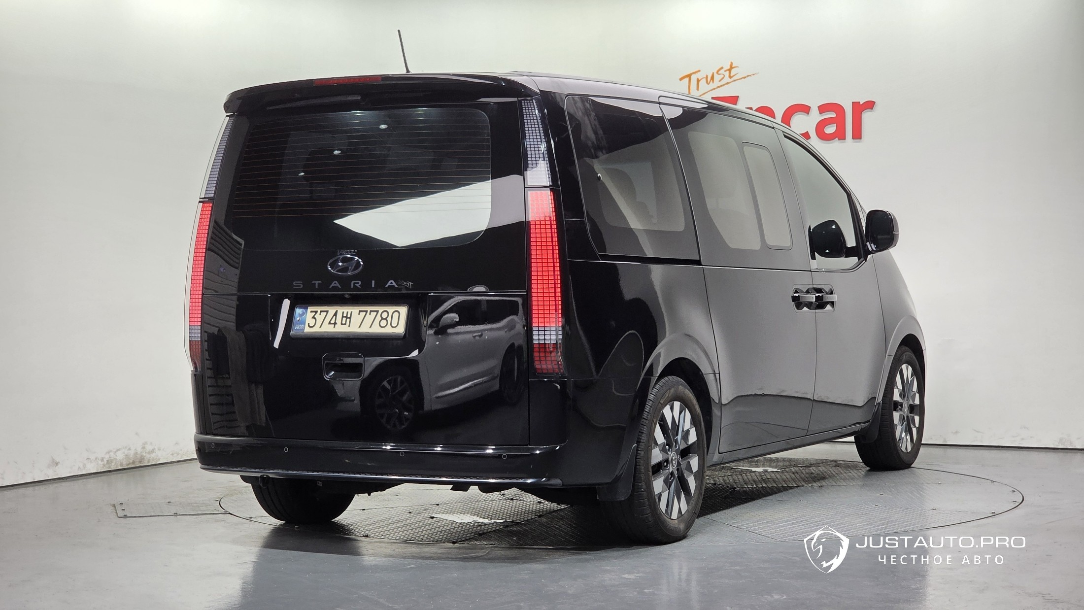 Автомобиль Hyundai Staria