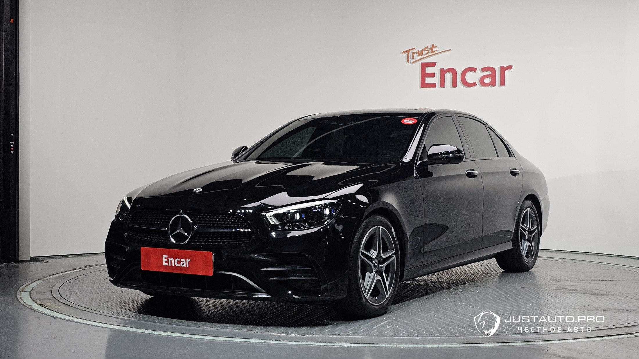 Автомобиль Mercedes-Benz E-Class