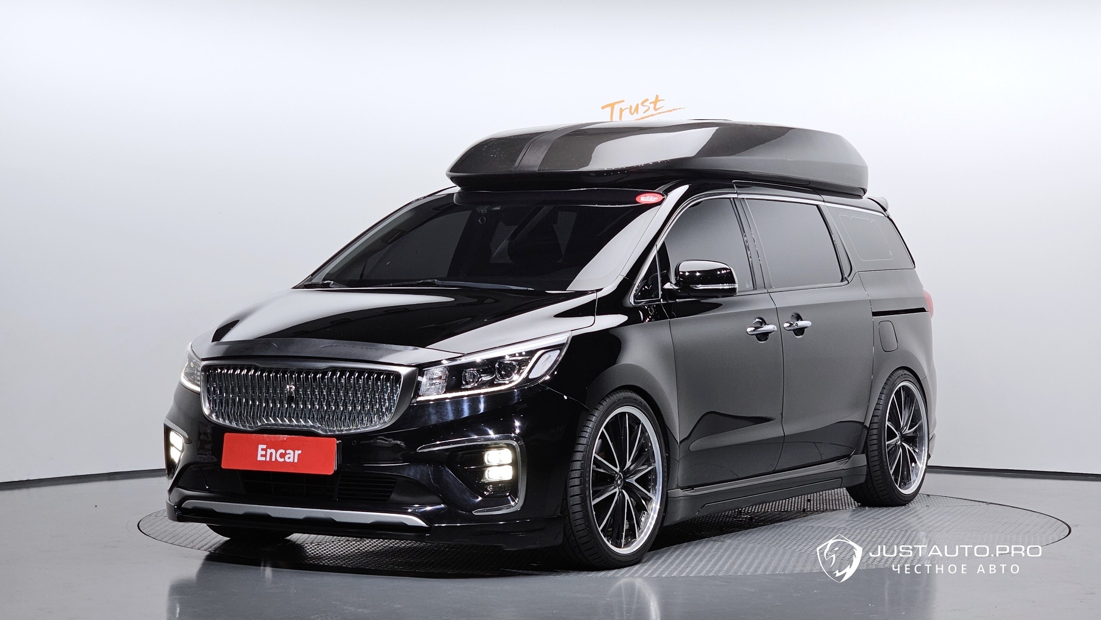 Автомобиль Kia Canival