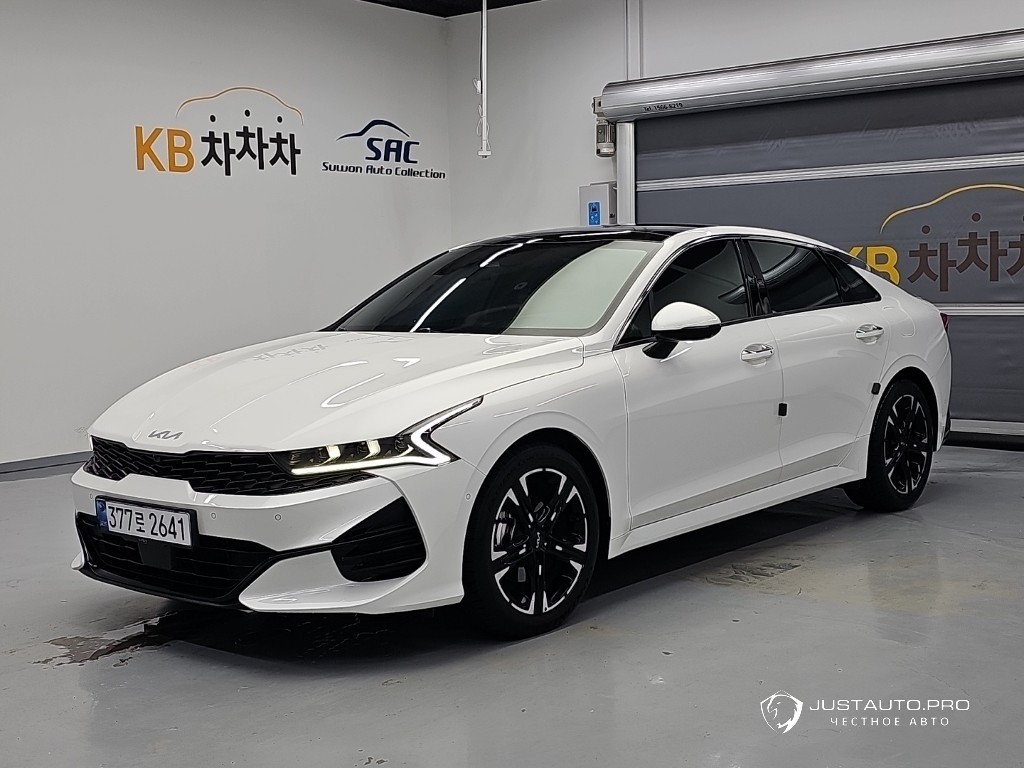 Автомобиль Kia K5