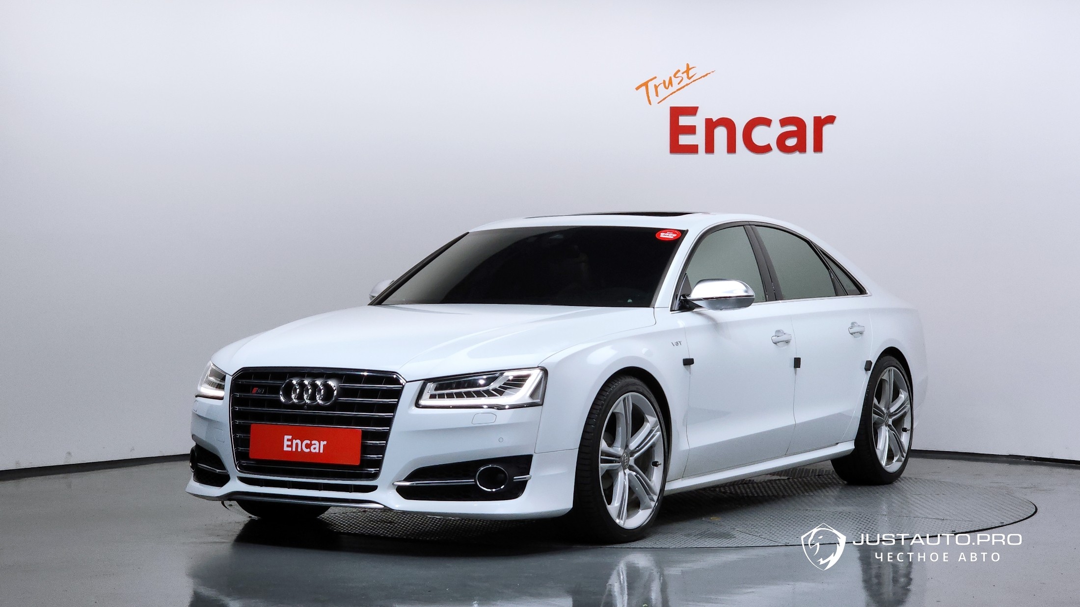 Автомобиль Audi S8