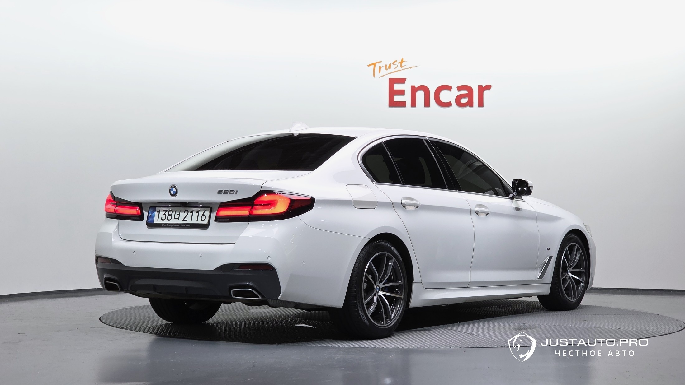 Автомобиль BMW 5-Series