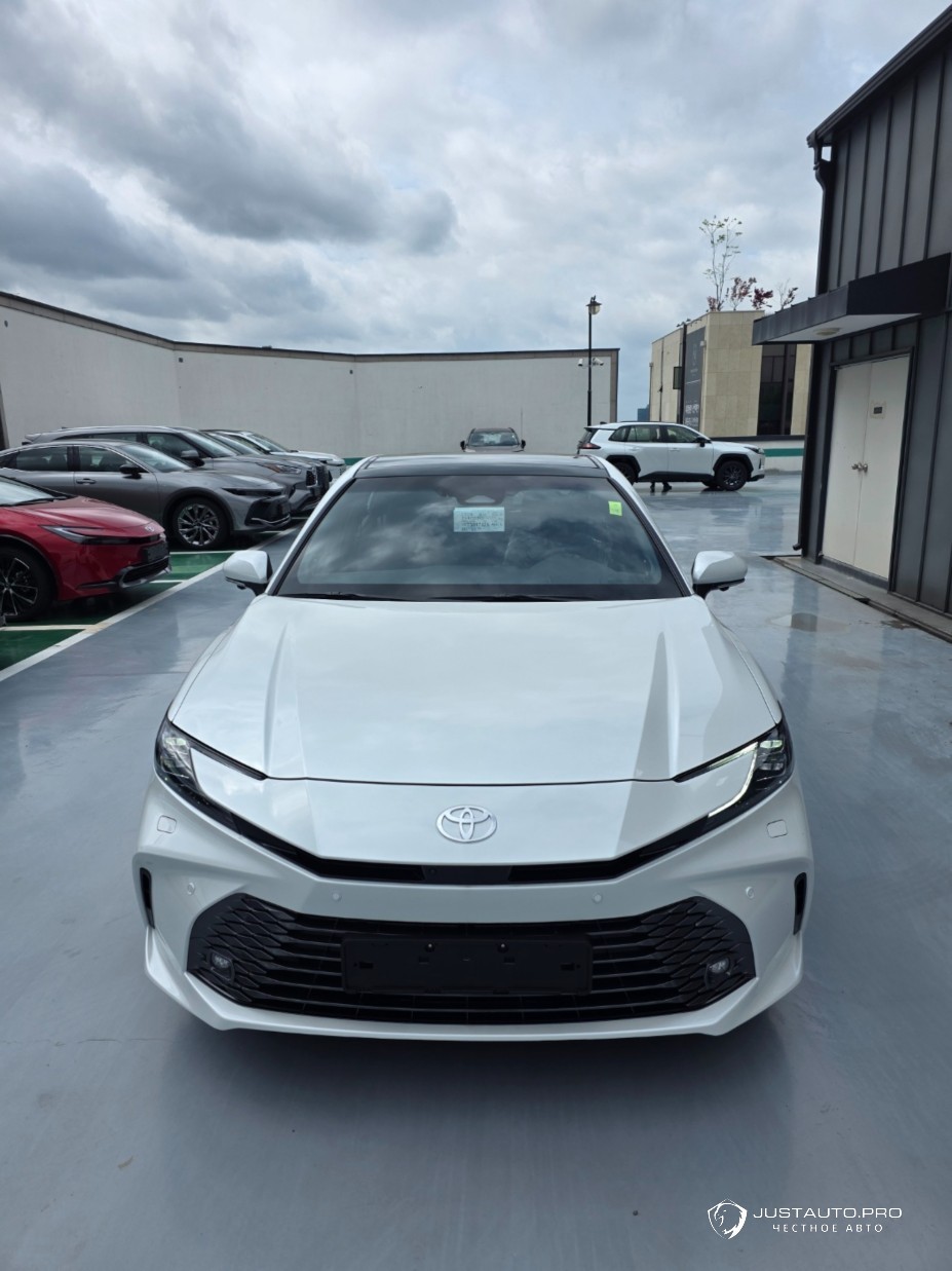 Автомобиль Toyota Camry
