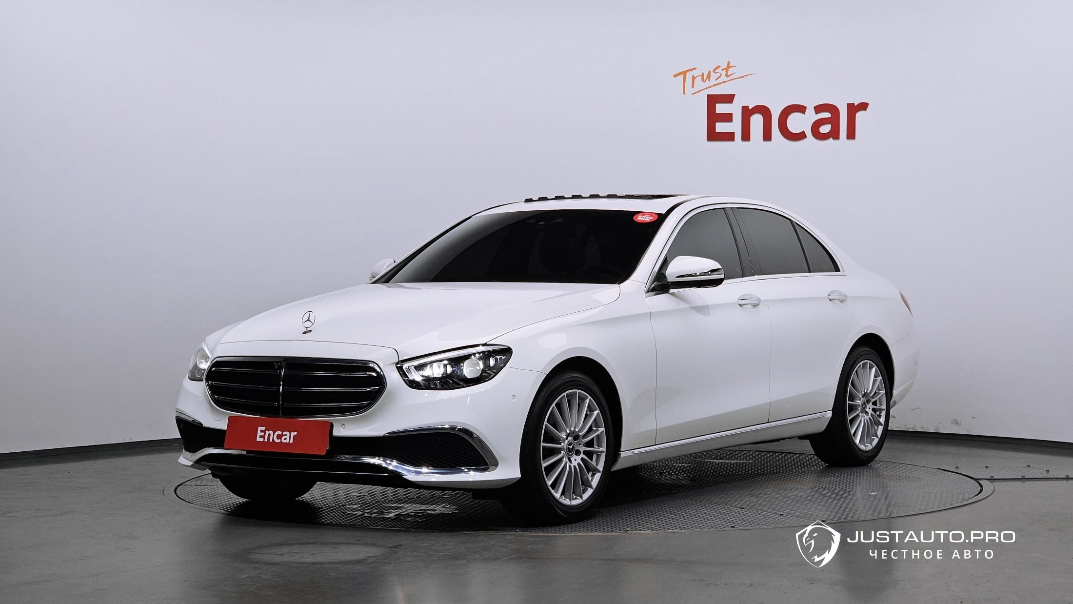 Автомобиль Mercedes-Benz E-Class