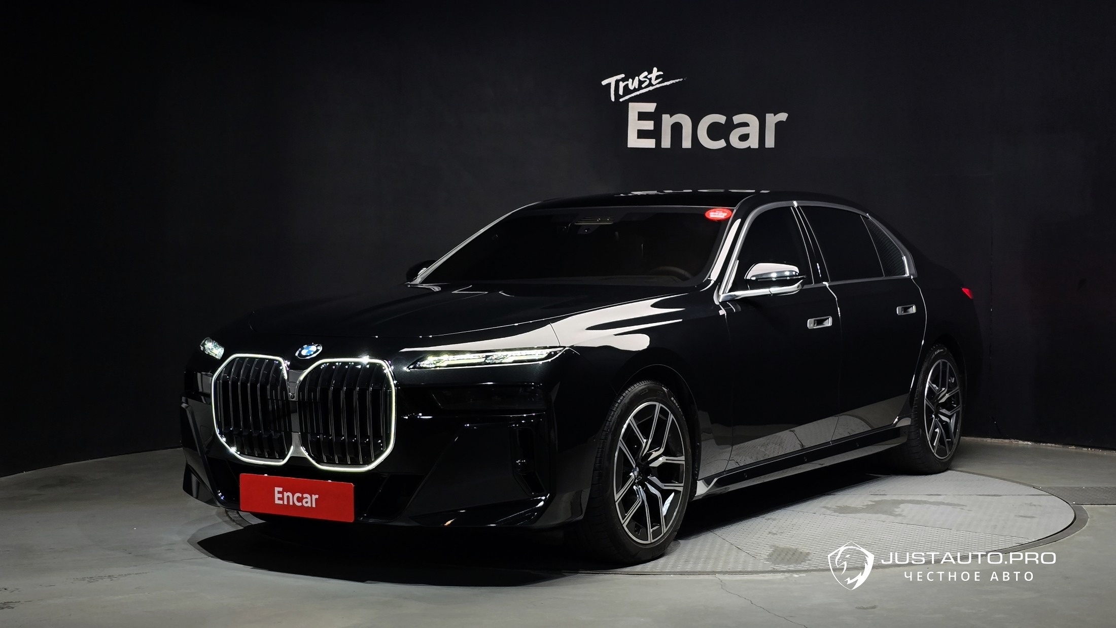 Автомобиль BMW 7-Series
