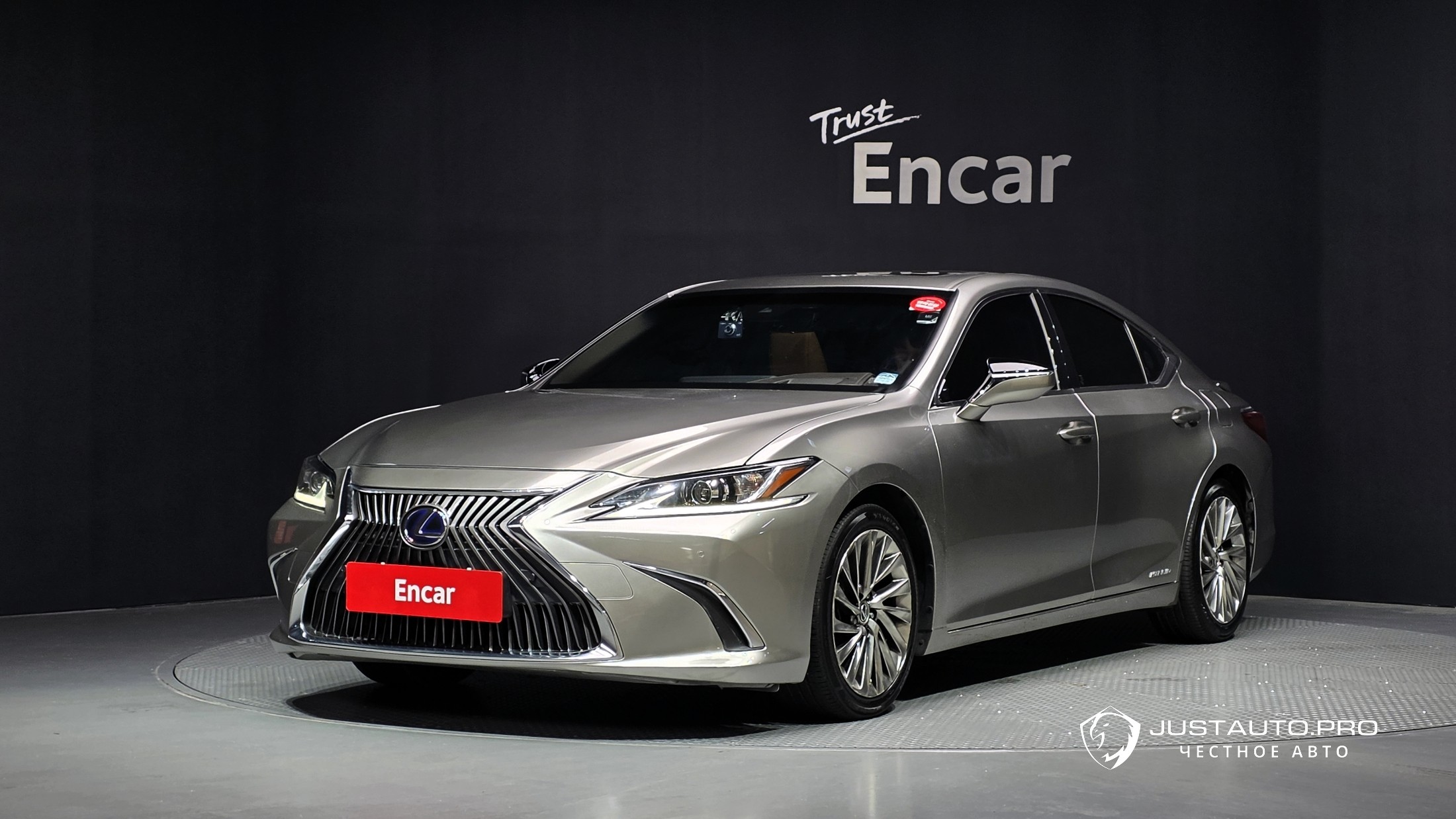 Автомобиль Lexus ES