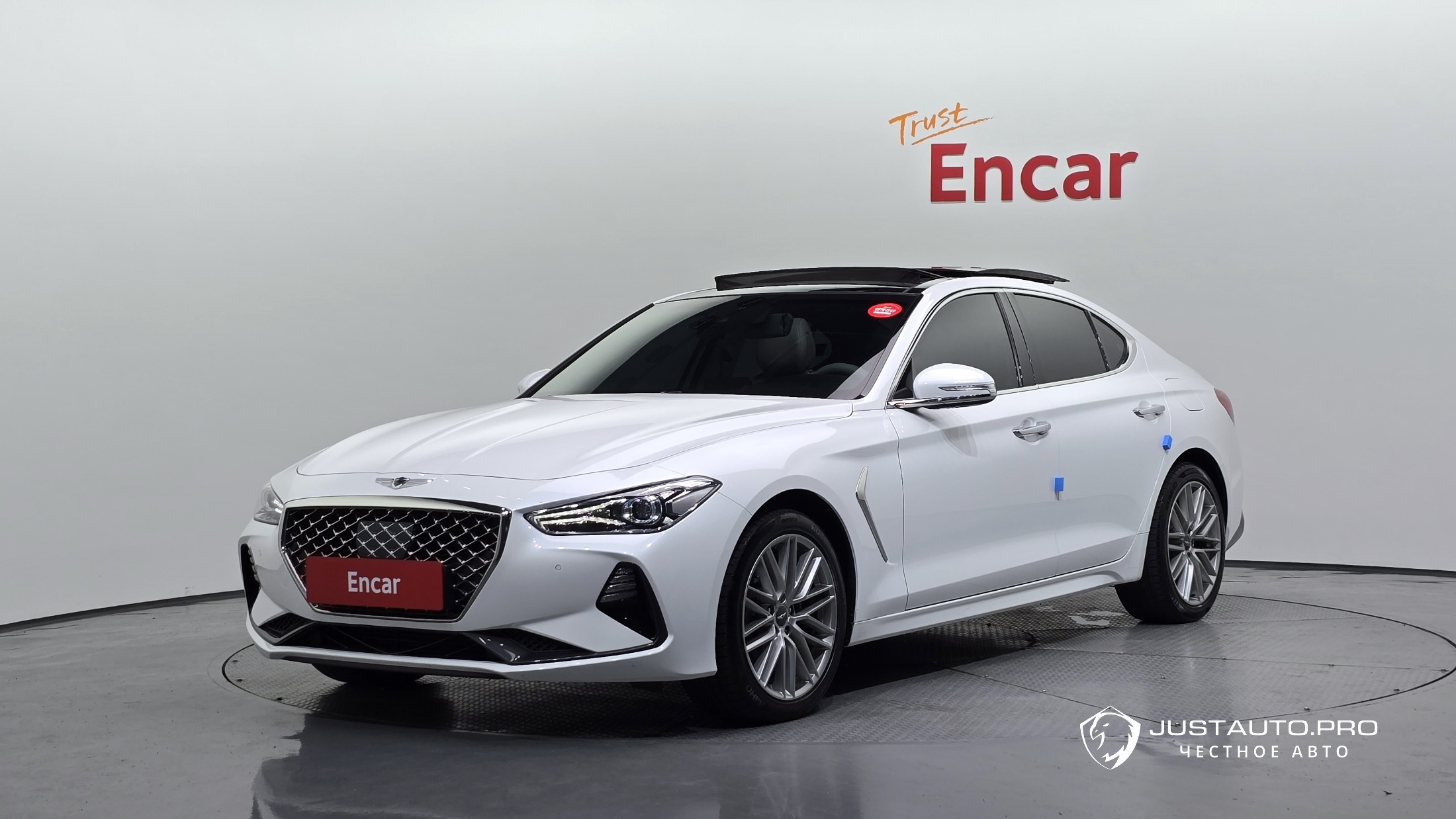 Автомобиль Genesis G70