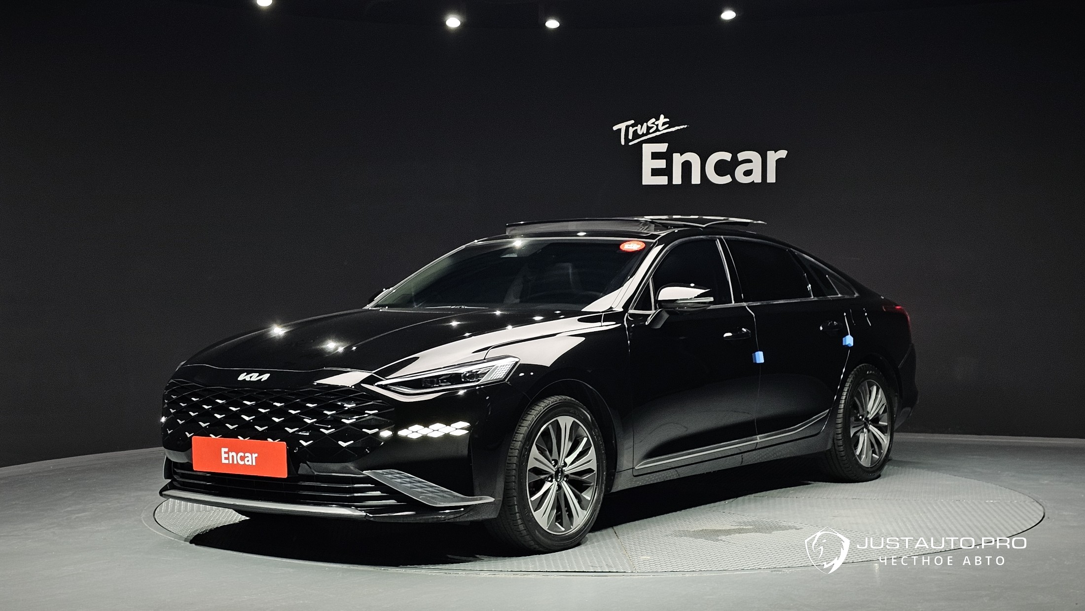 Автомобиль Kia K8