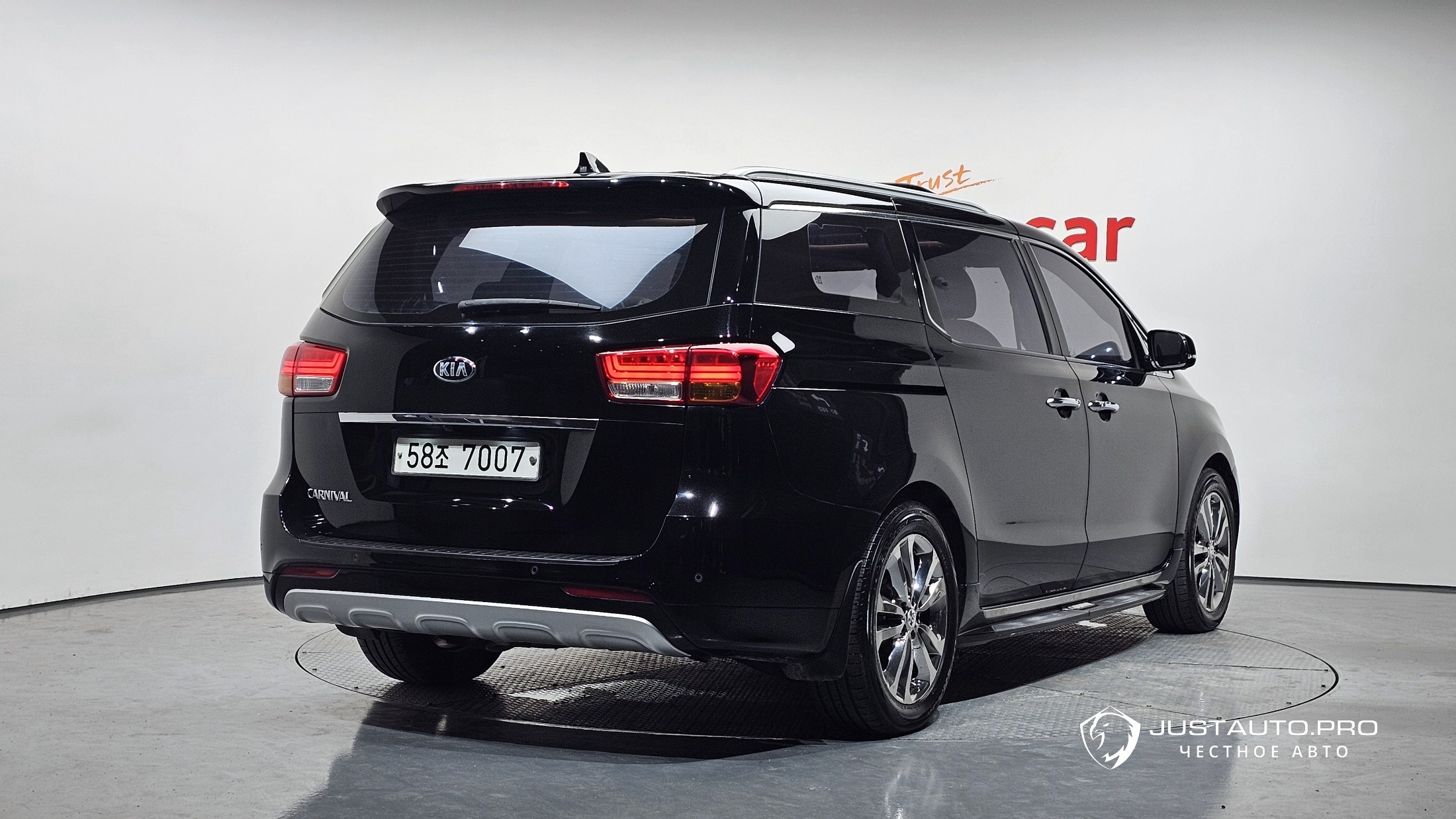 Автомобиль Kia Canival
