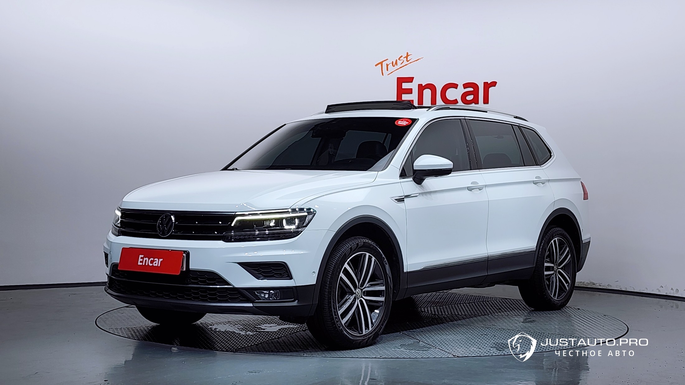 Автомобиль Volkswagen Tiguan