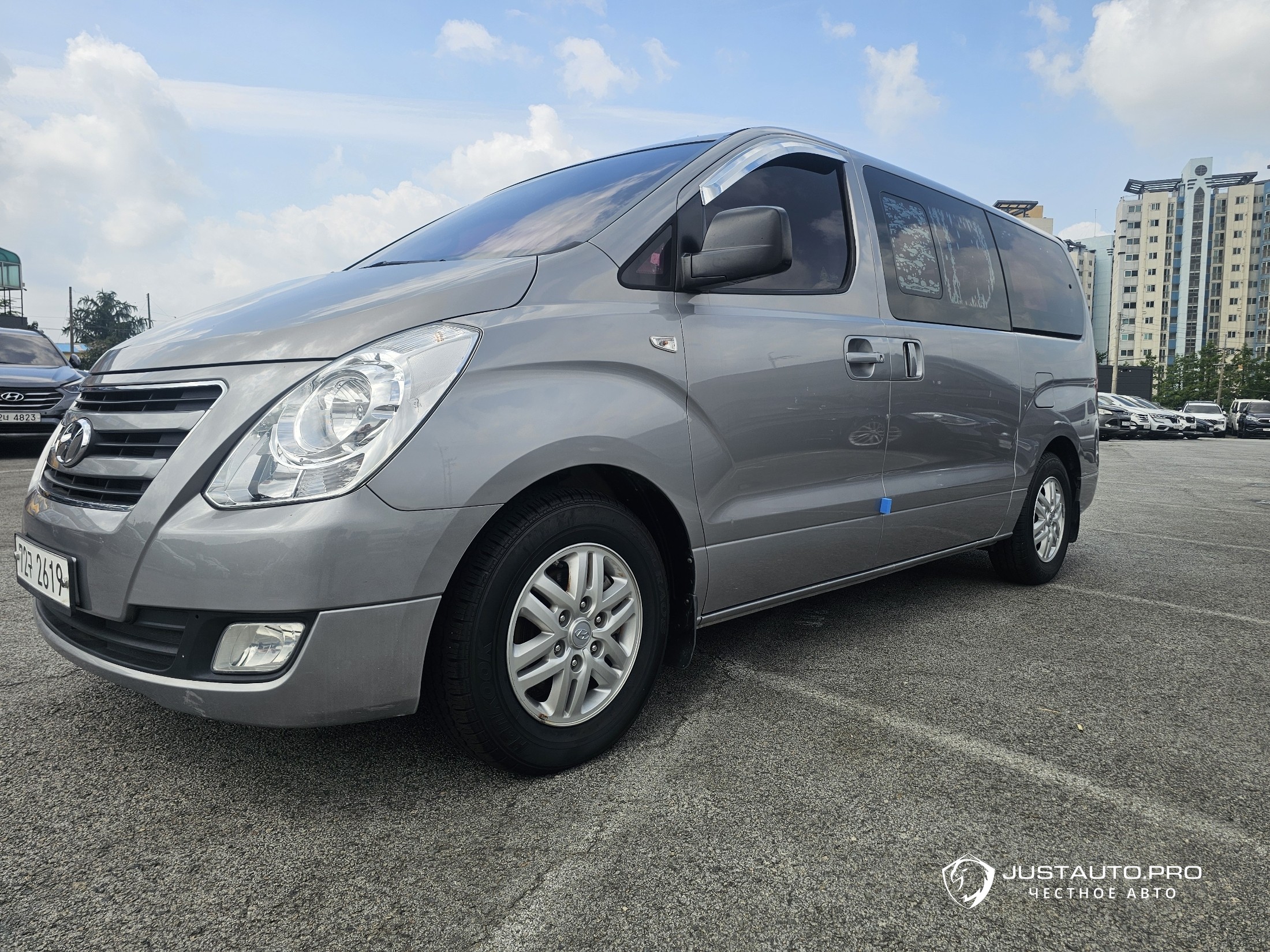 Автомобиль Hyundai Starex