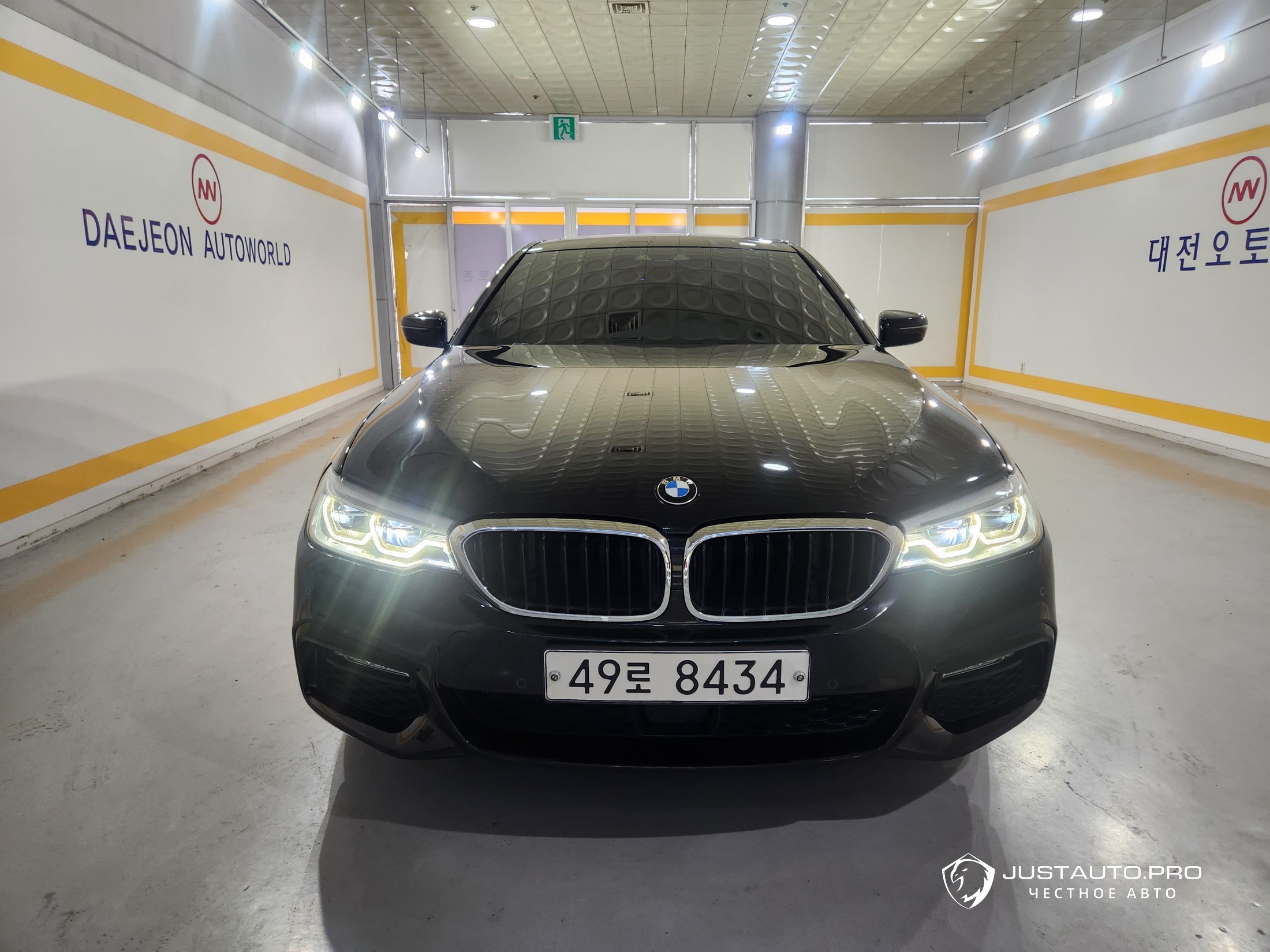 Автомобиль BMW 5-Series