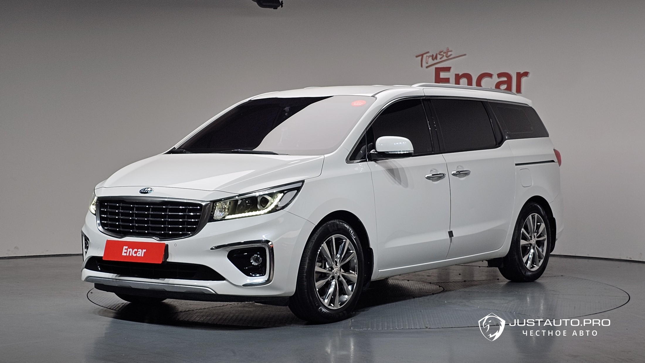 Автомобиль Kia Canival