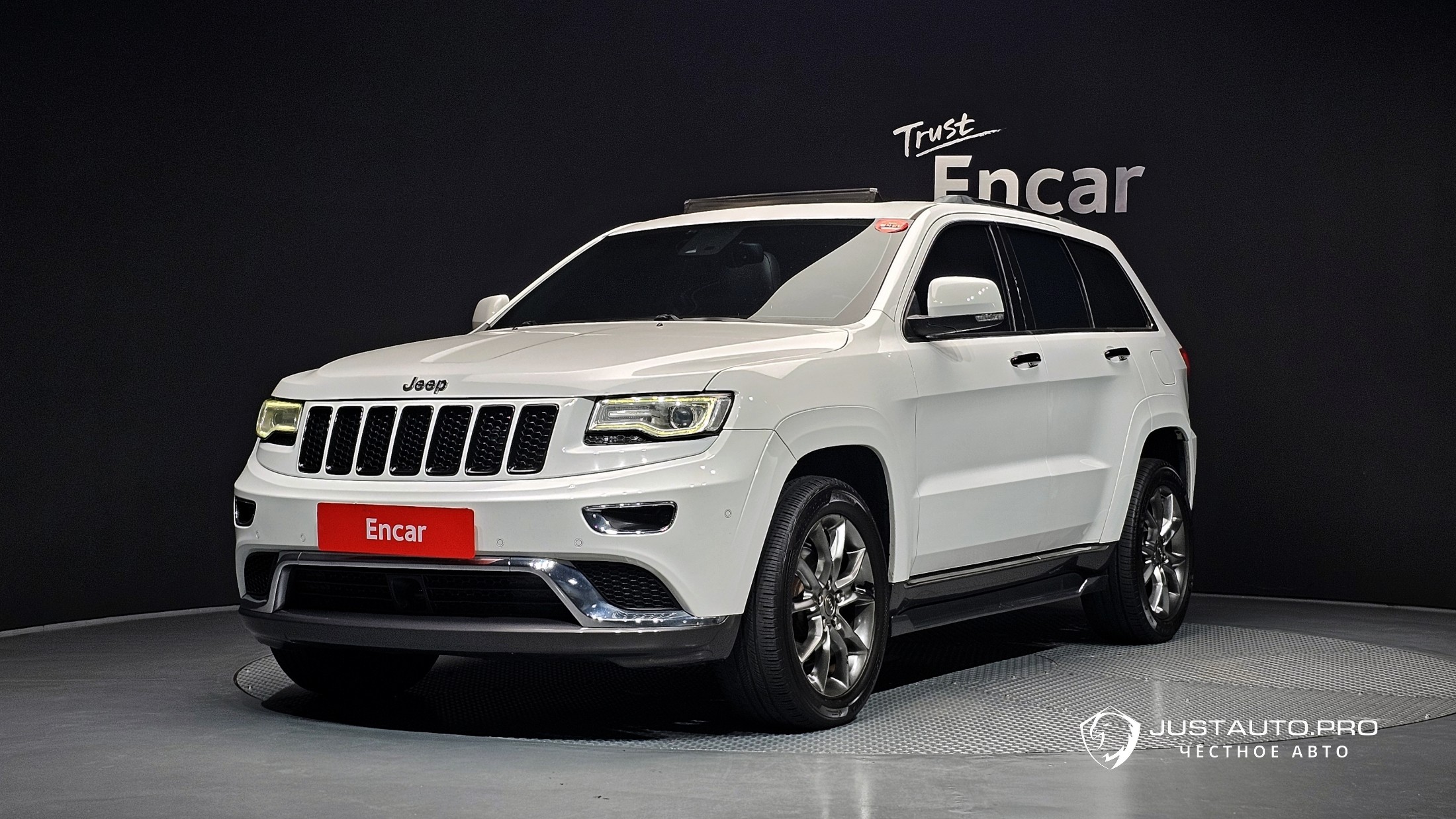 Автомобиль Jeep Cherokee