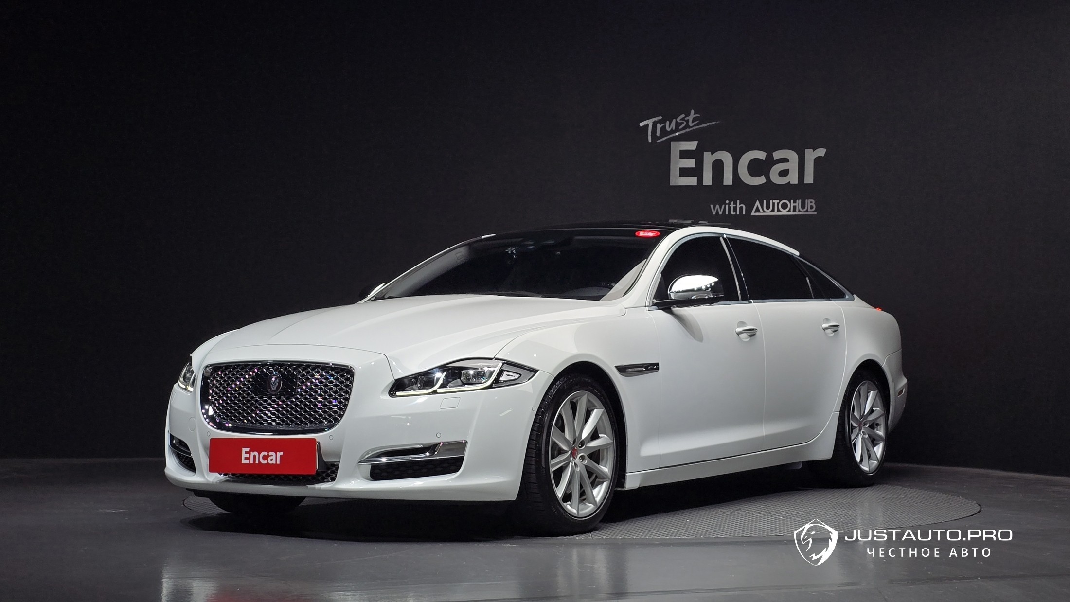 Автомобиль Jaguar XJ