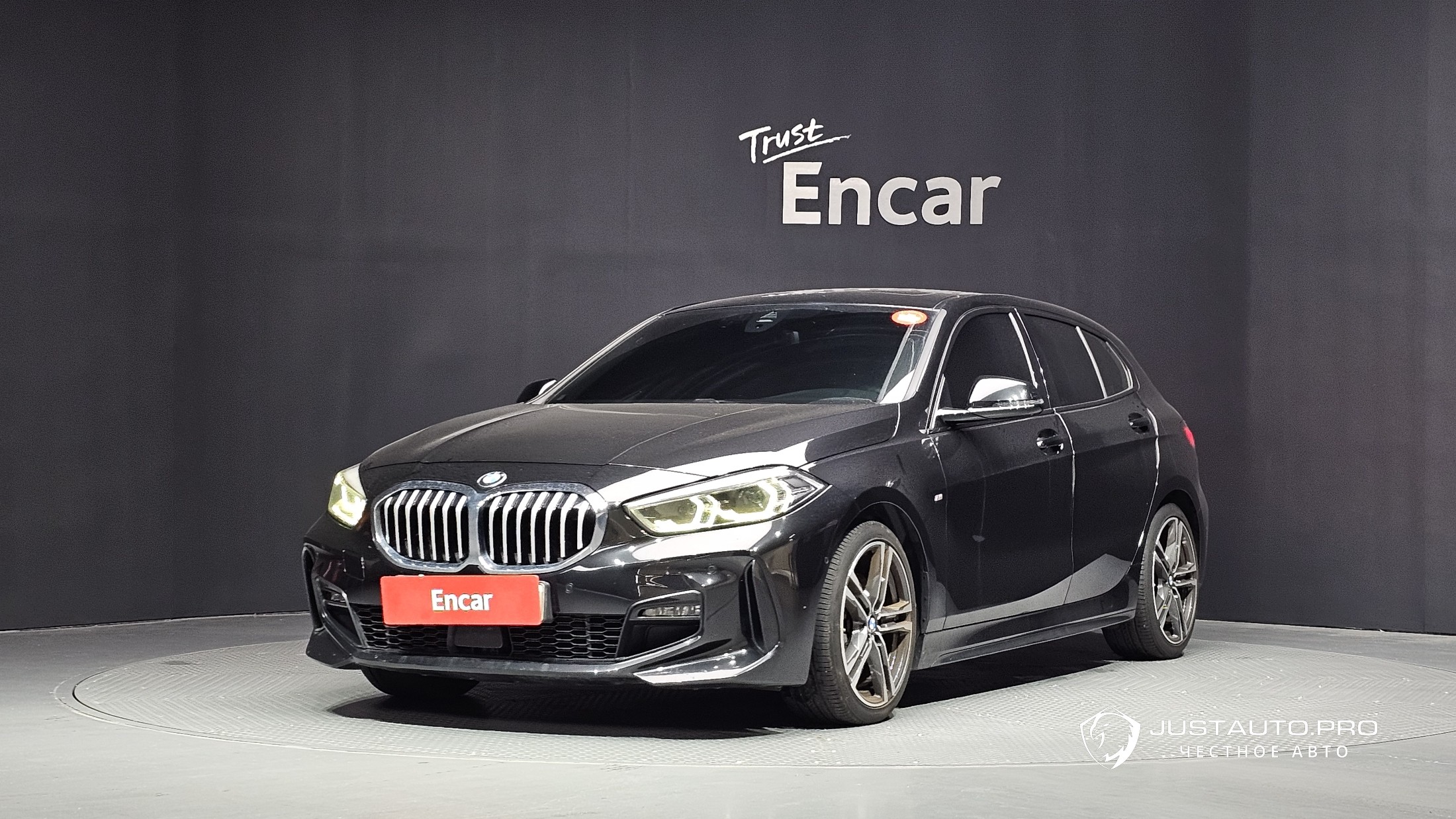 Автомобиль BMW 1-Series