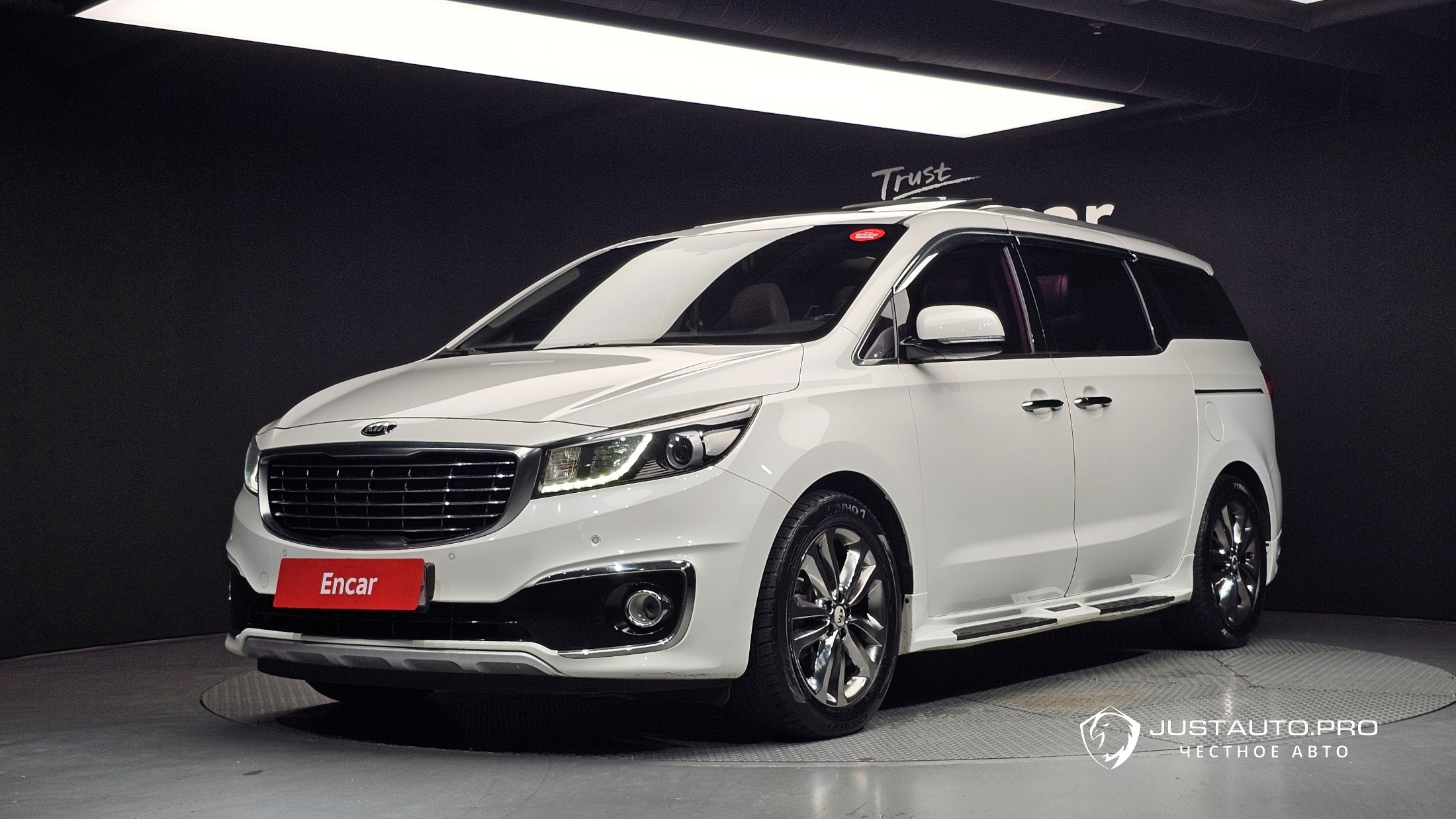 Автомобиль Kia Canival