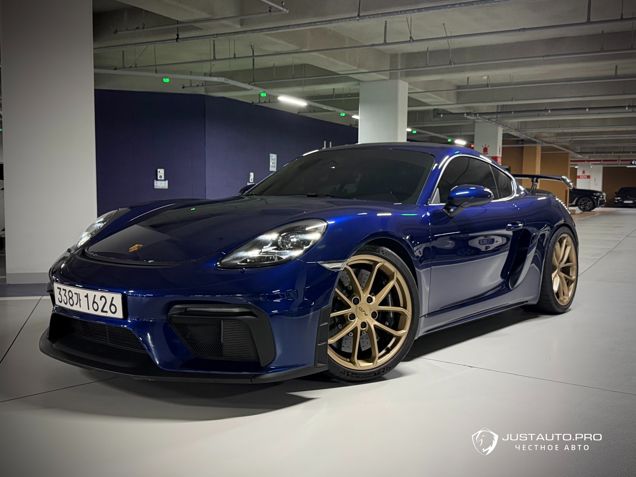Автомобиль Porsche 718