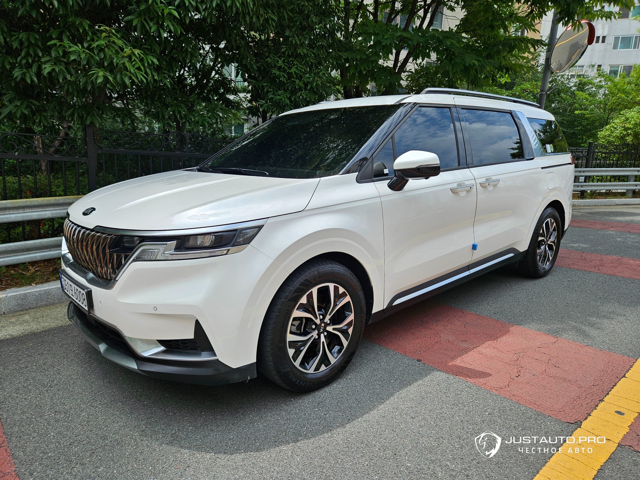 Автомобиль Kia Canival