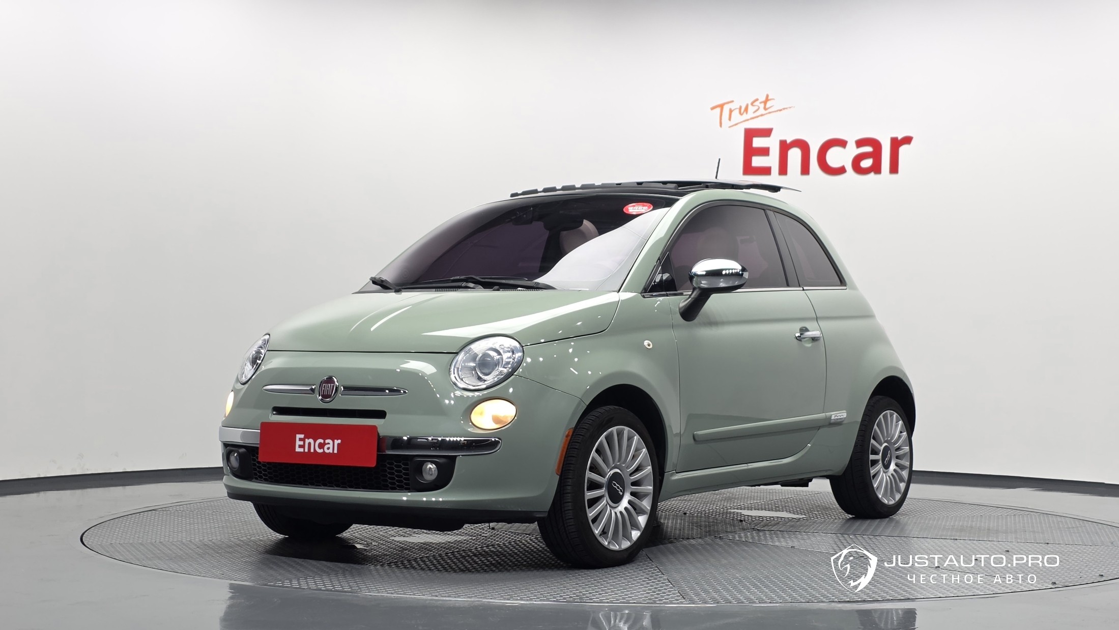 Автомобиль Fiat 500