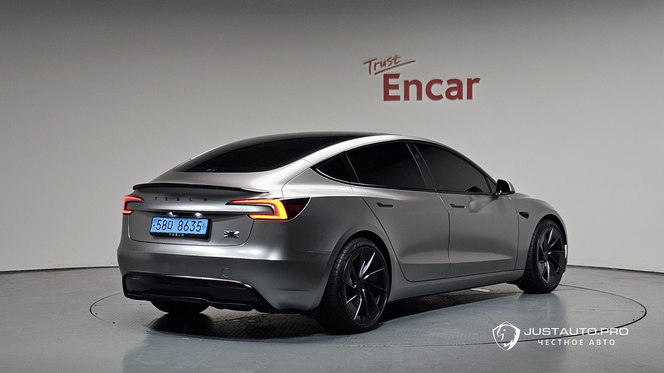 Автомобиль Tesla Model 3