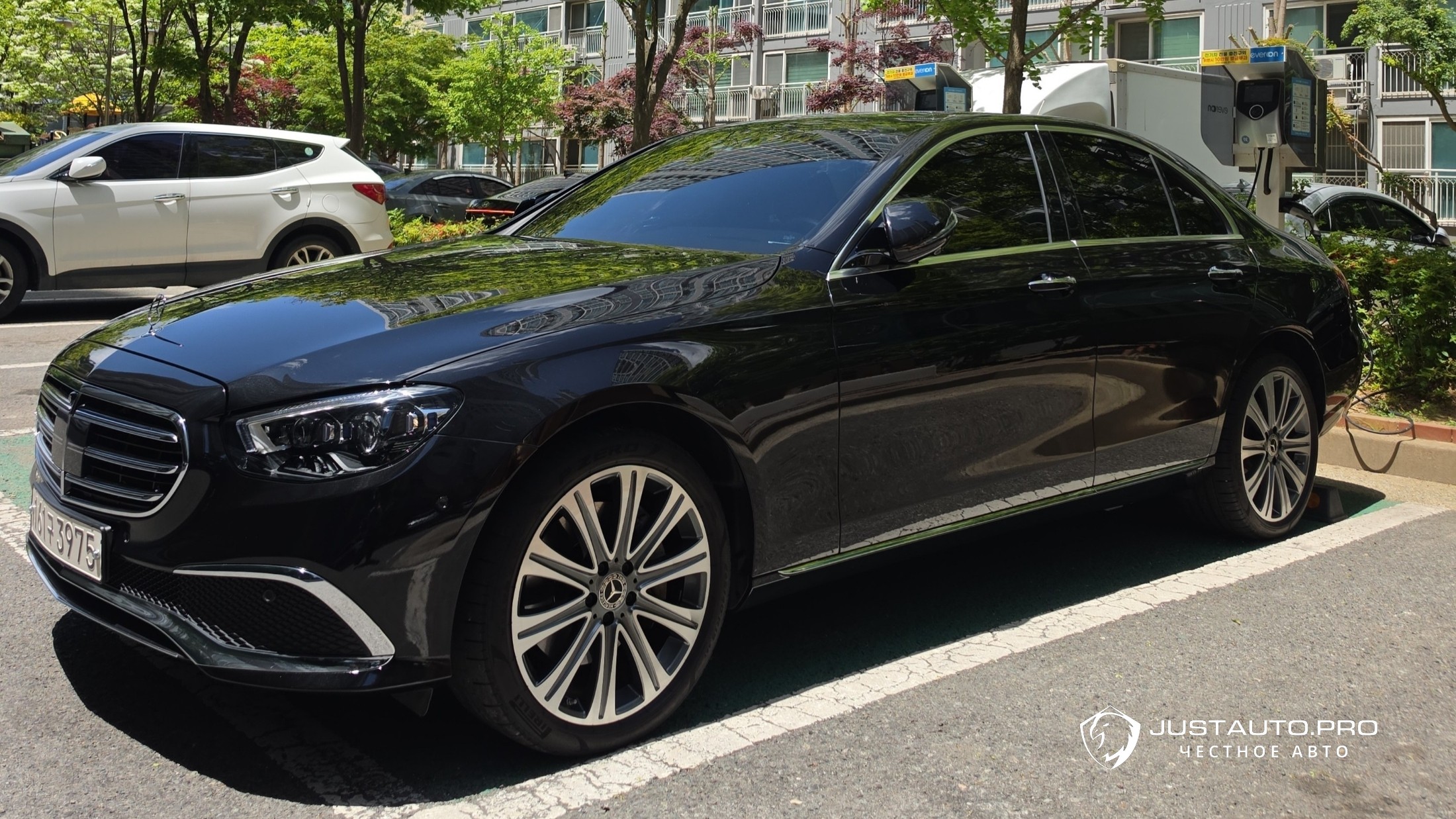Автомобиль Mercedes-Benz E-Class