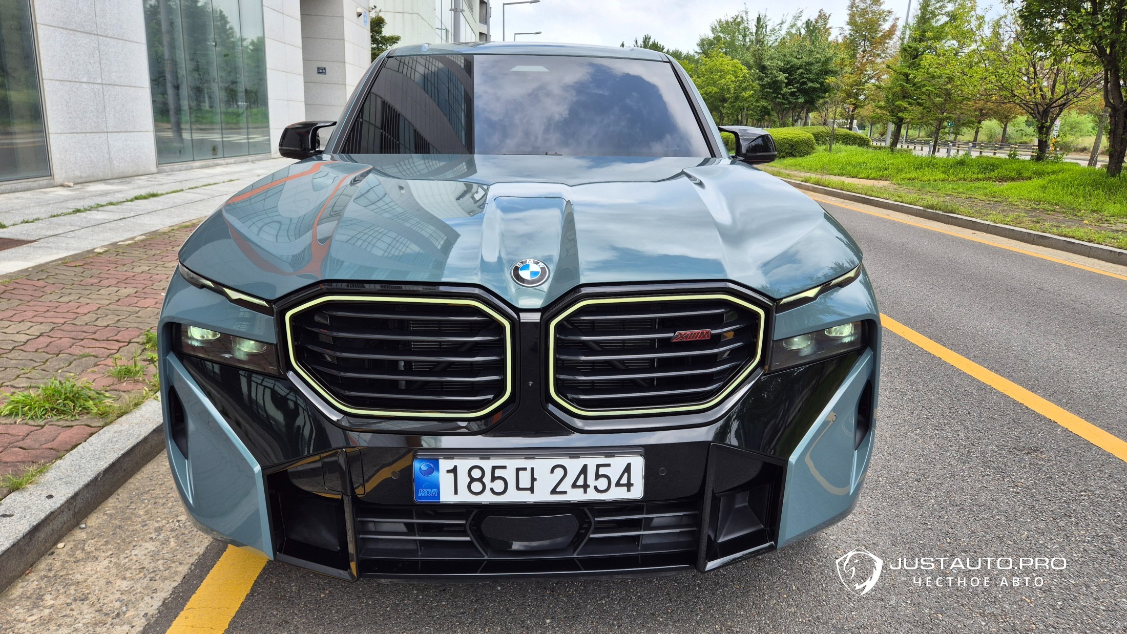 Автомобиль BMW XM