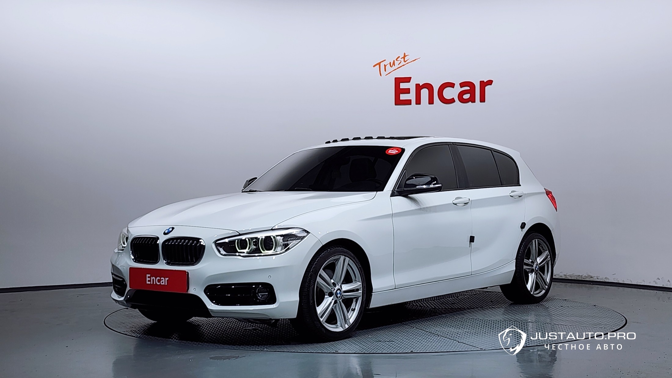 Автомобиль BMW 1-Series