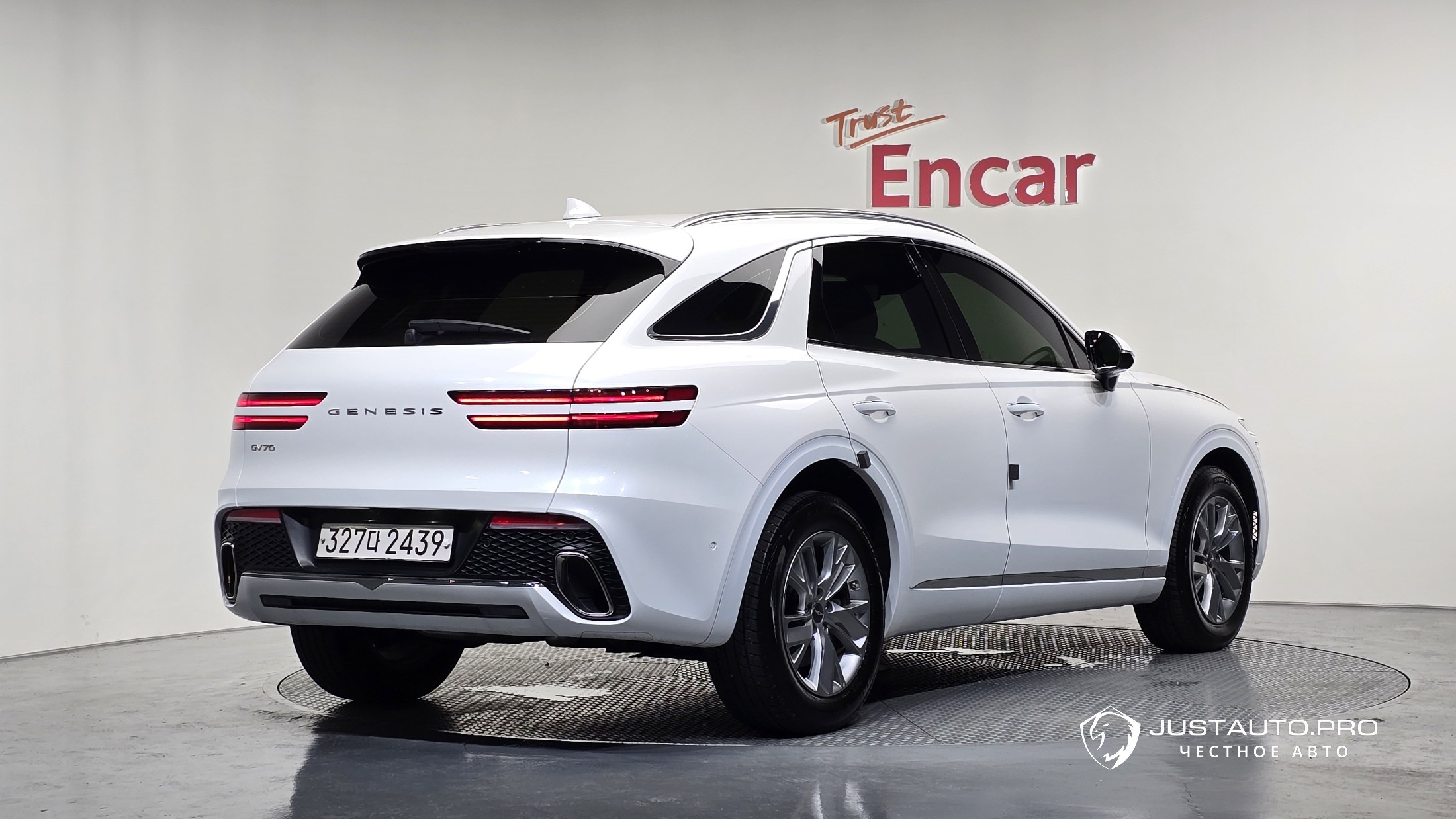 Автомобиль Genesis GV70