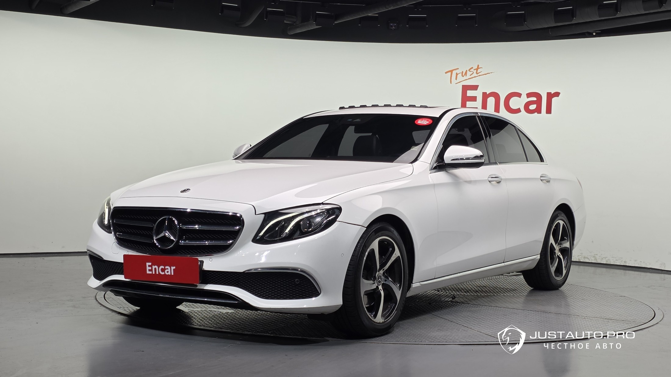 Автомобиль Mercedes-Benz E-Class