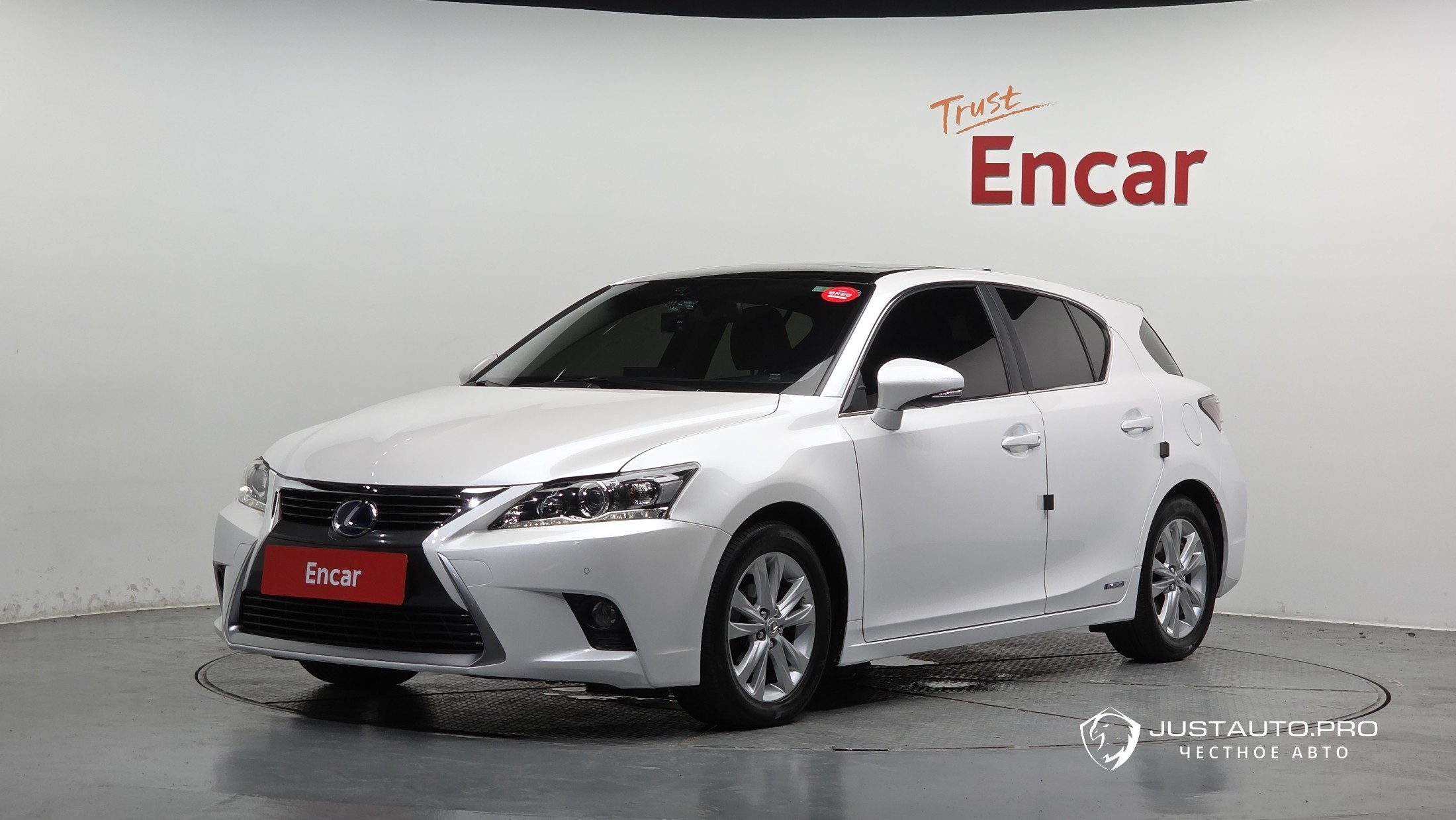 Автомобиль Lexus CT200h
