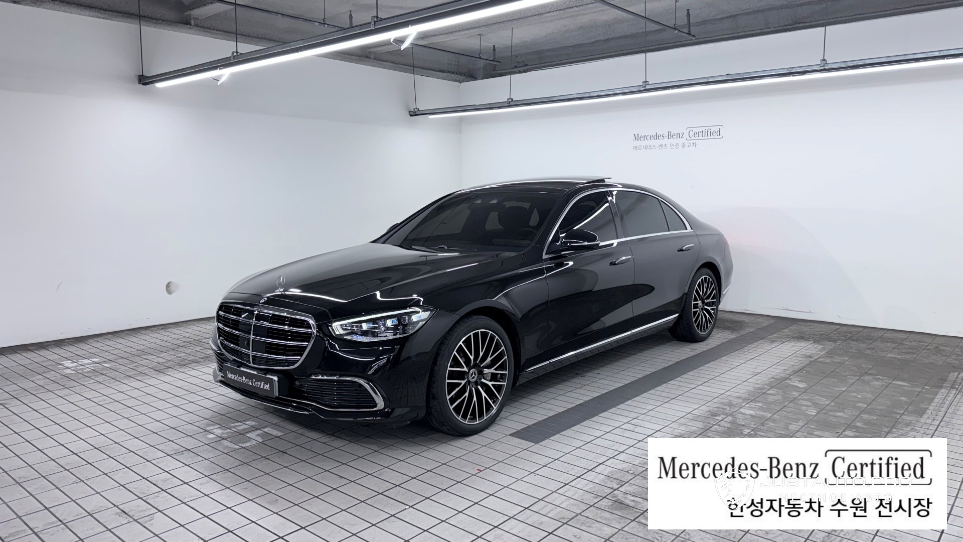 Автомобиль Mercedes-Benz S-Class