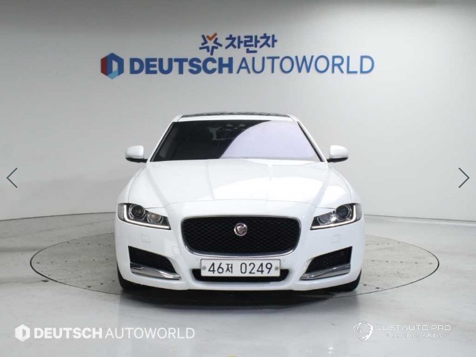Автомобиль Jaguar XF