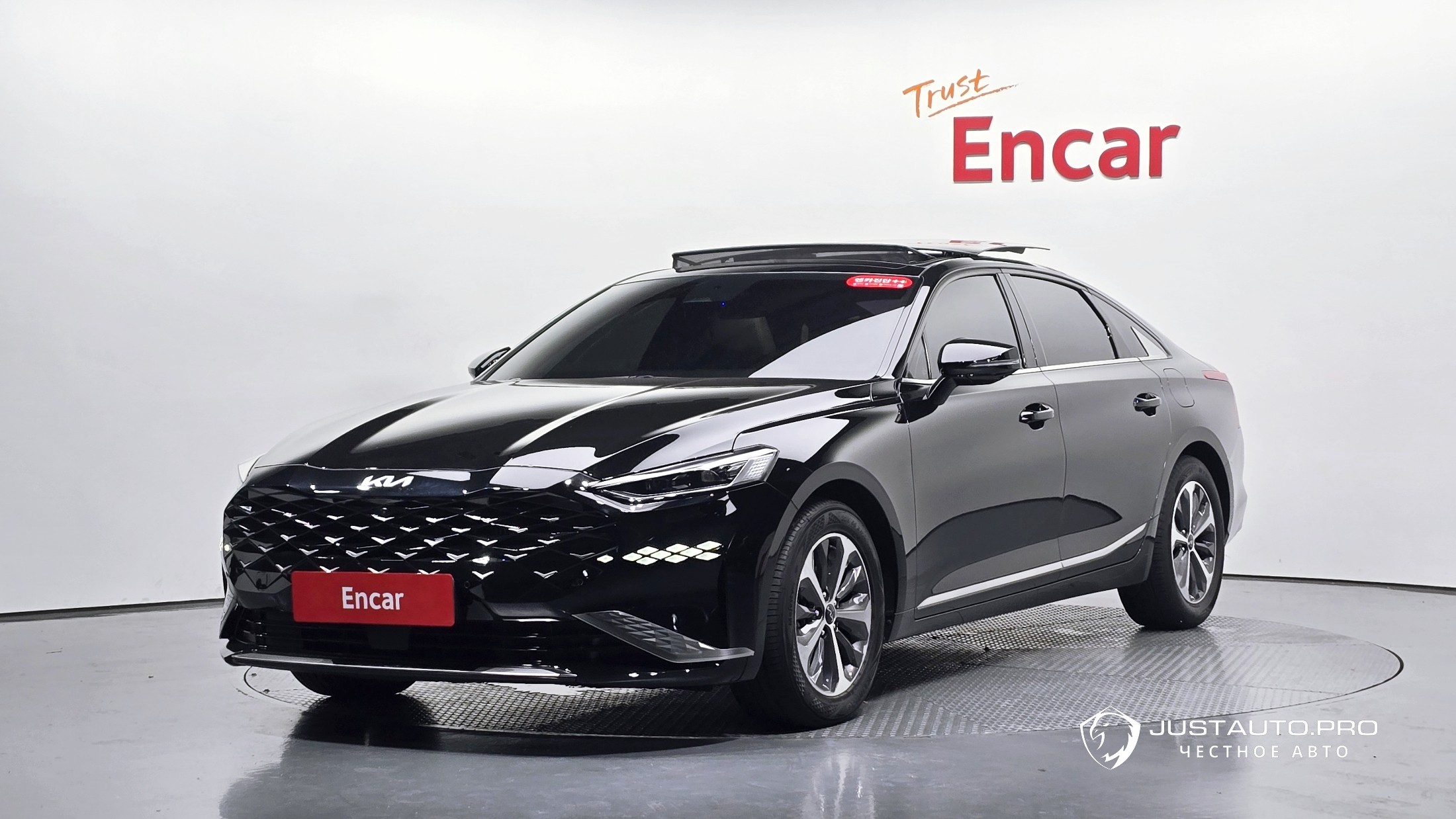 Автомобиль Kia K8