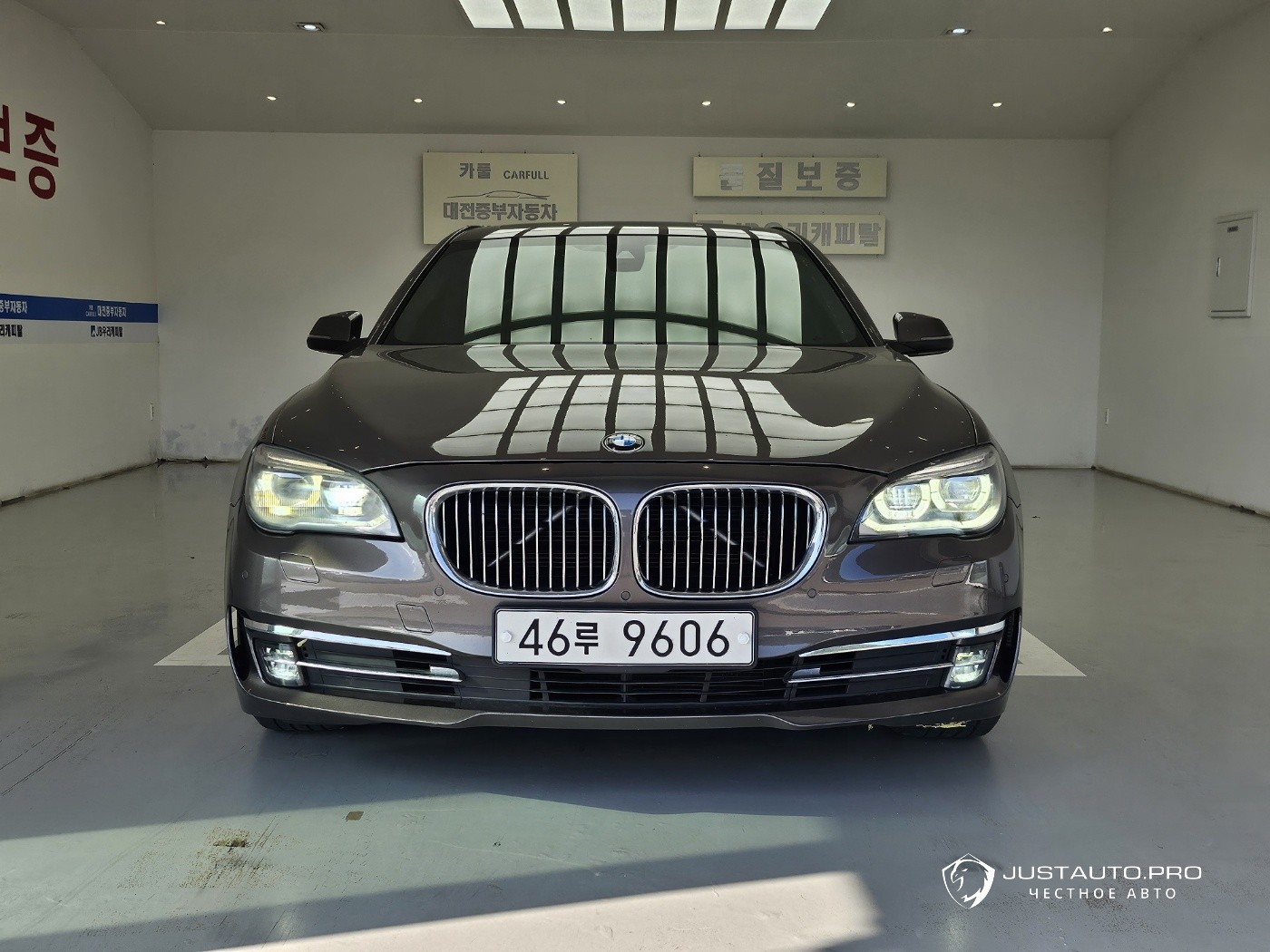 Автомобиль BMW 7-Series